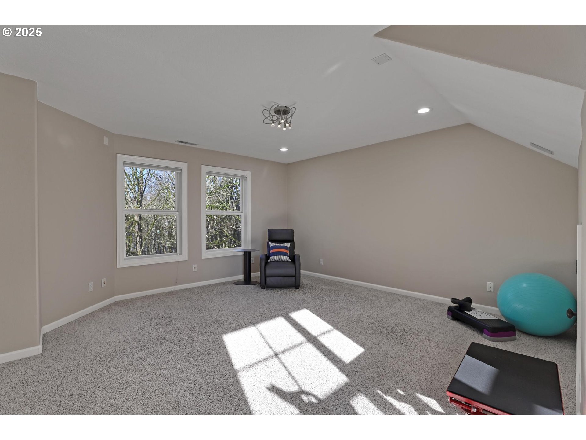 8033 NW HAZELTINE ST