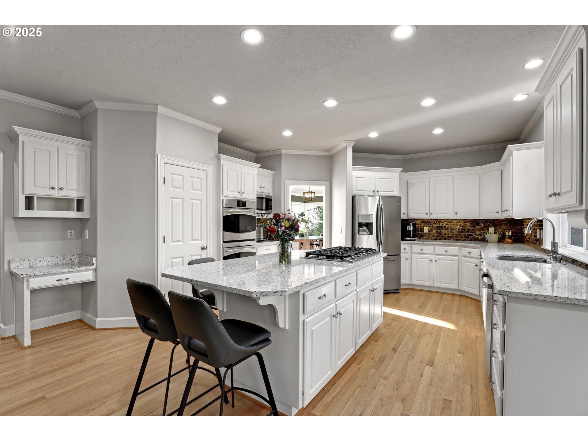 8033 NW HAZELTINE ST