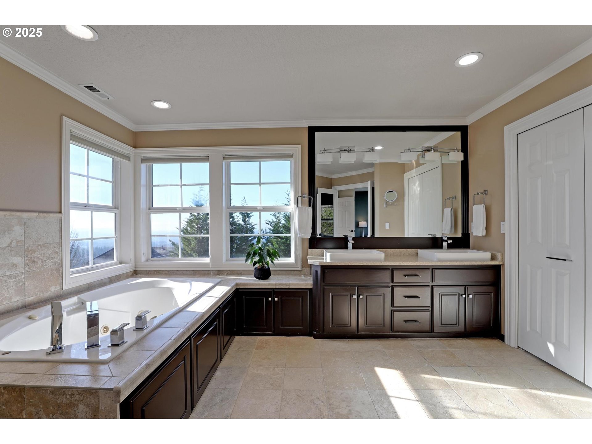 8033 NW HAZELTINE ST