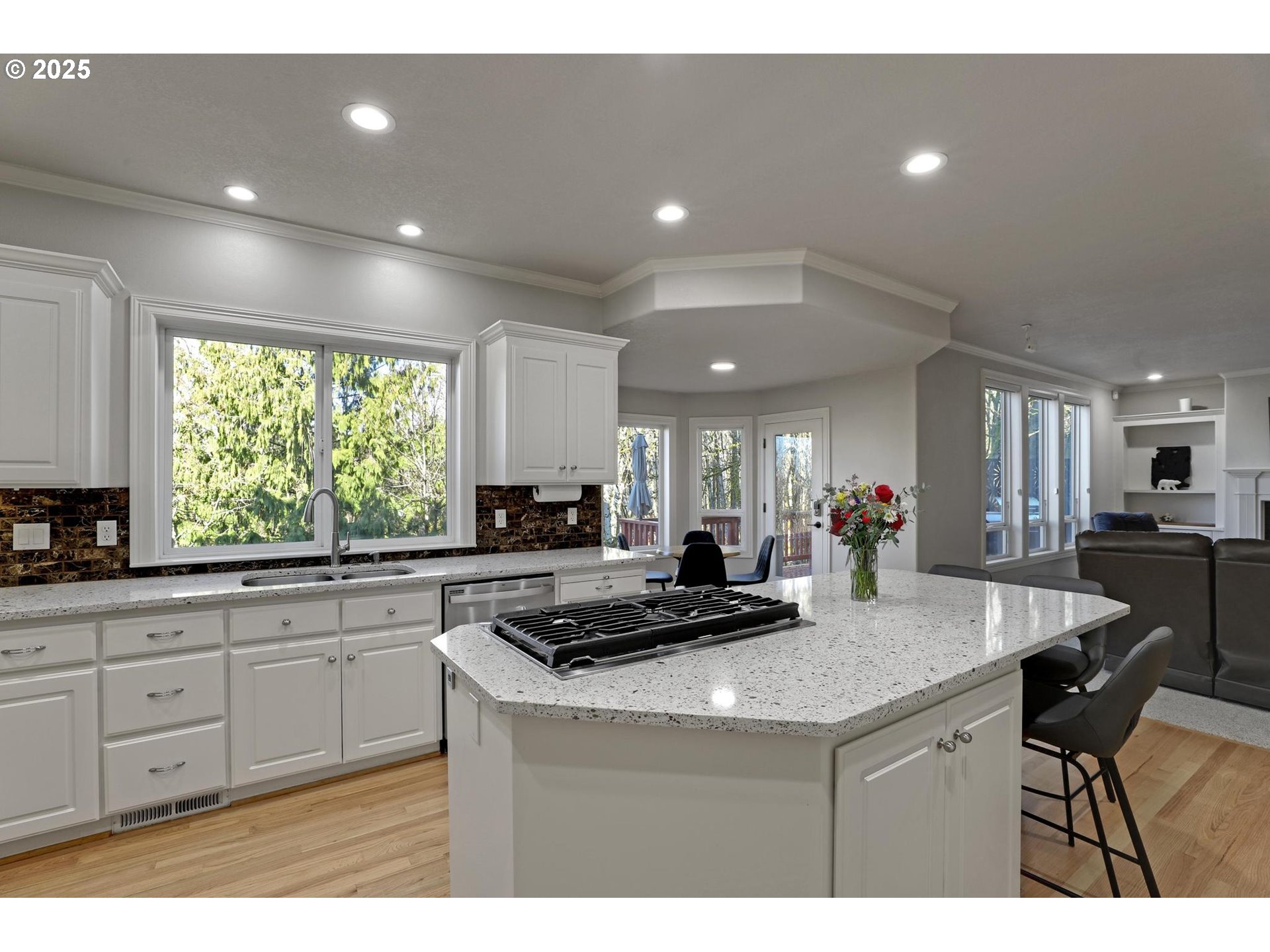 8033 NW HAZELTINE ST