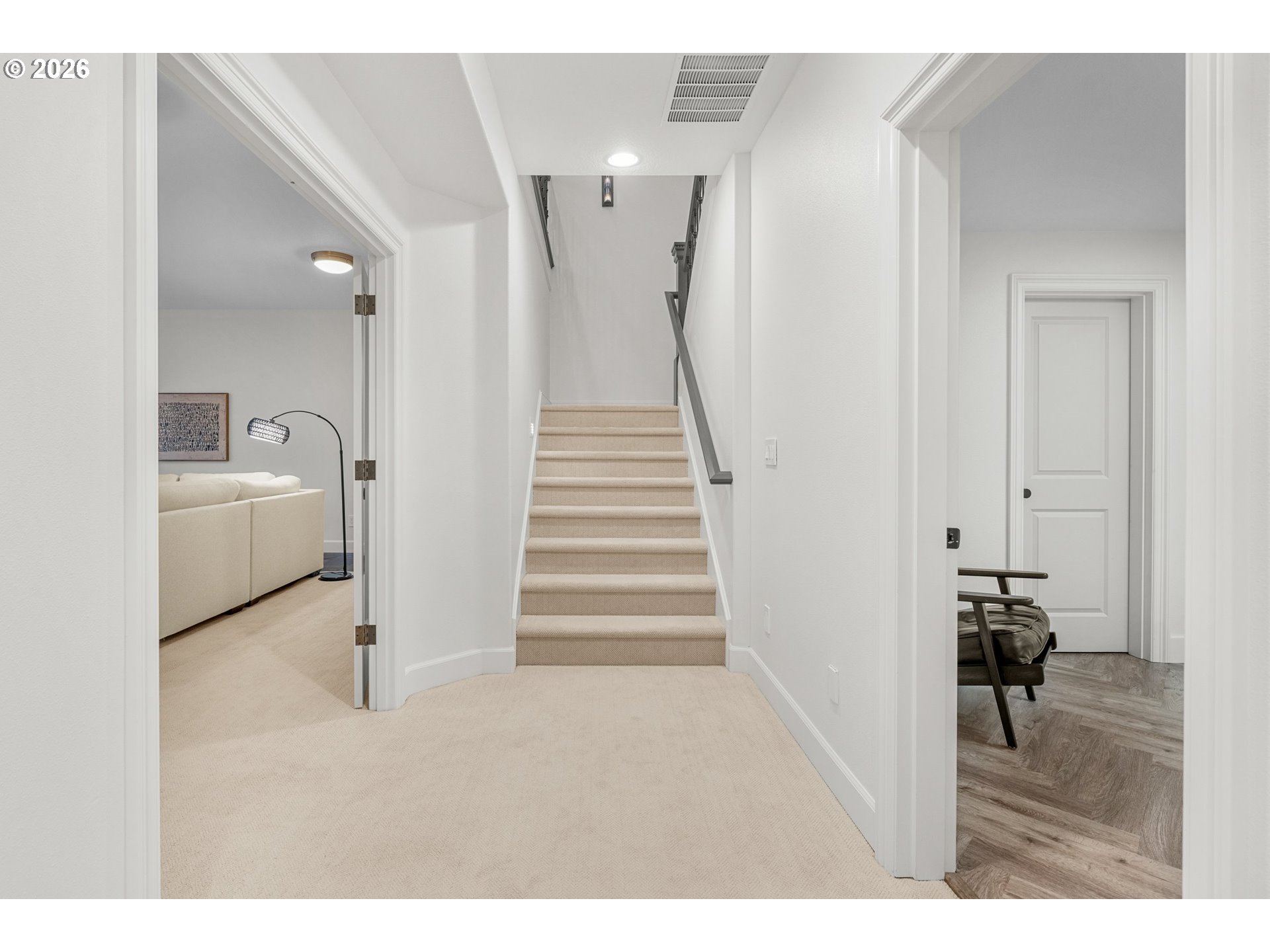 1811 NW CEDAR RIDGE DR