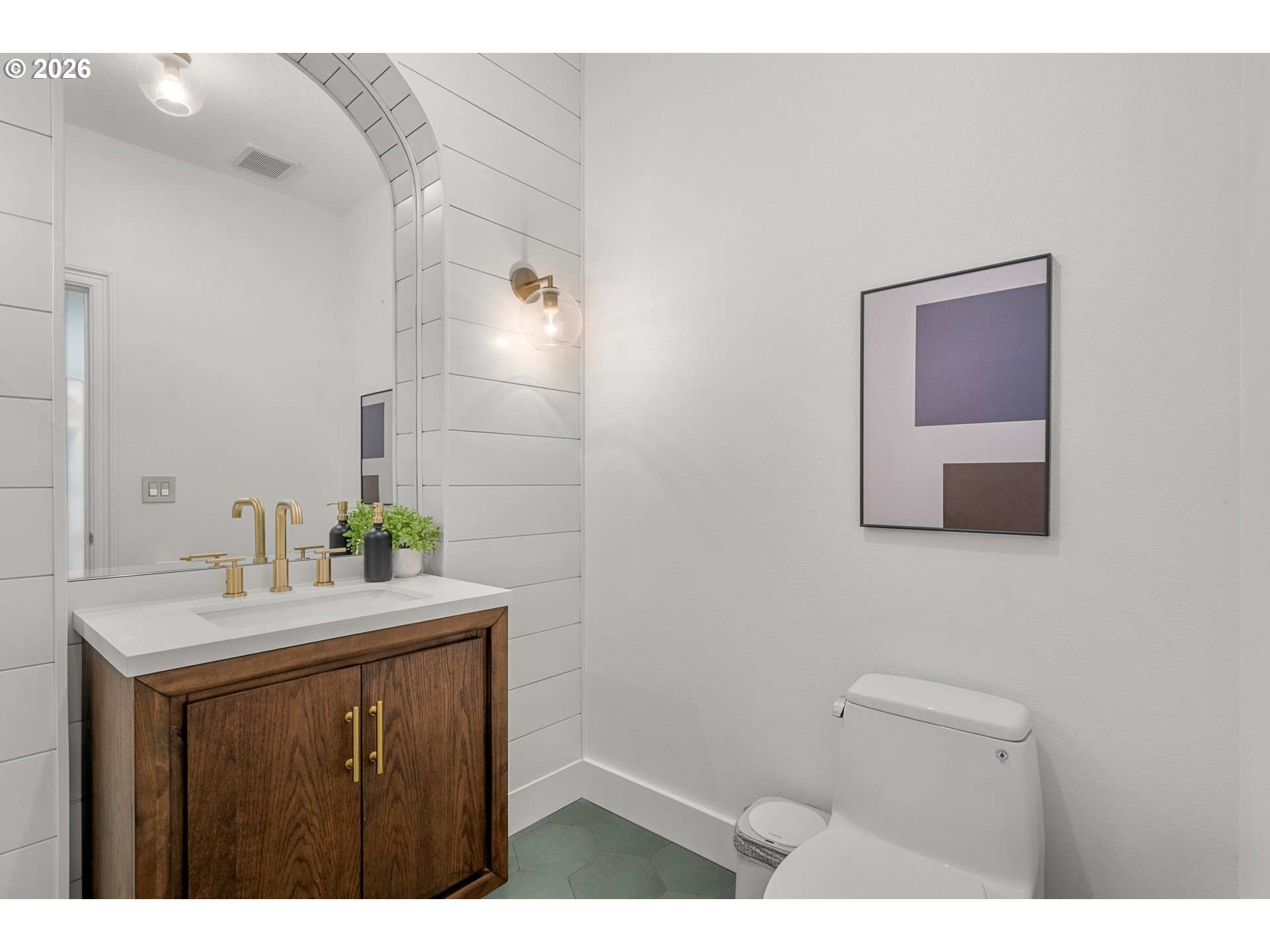 1811 NW CEDAR RIDGE DR