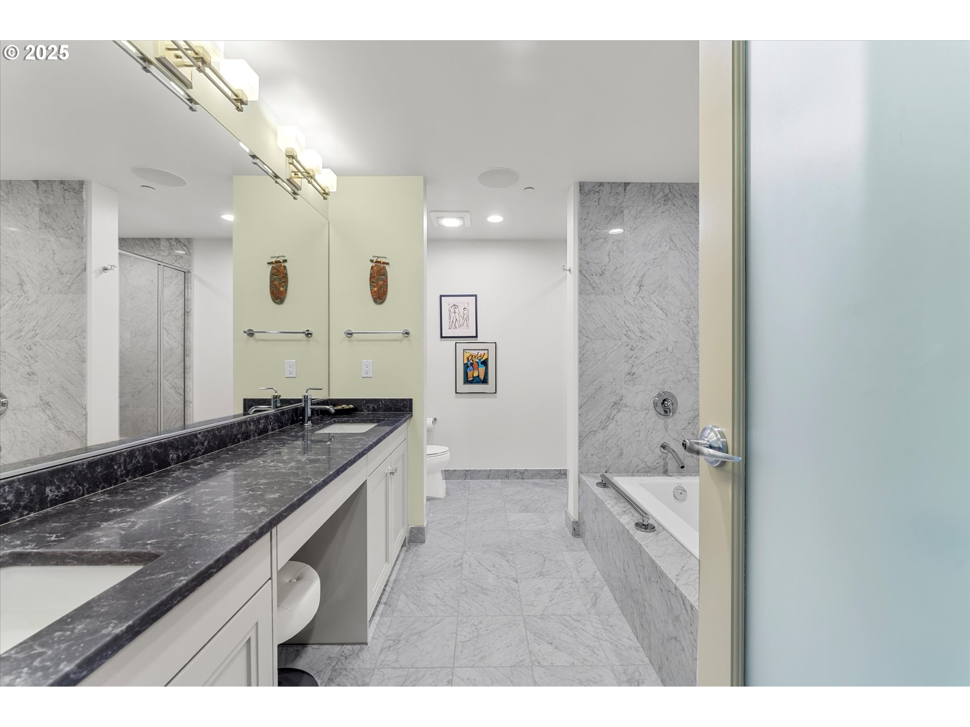 1900 S RIVER DR N402