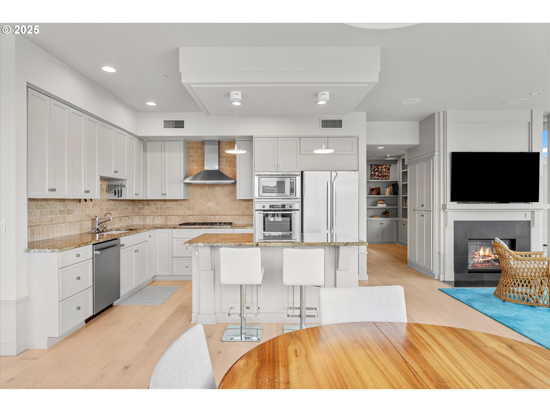 1900 S RIVER DR N402