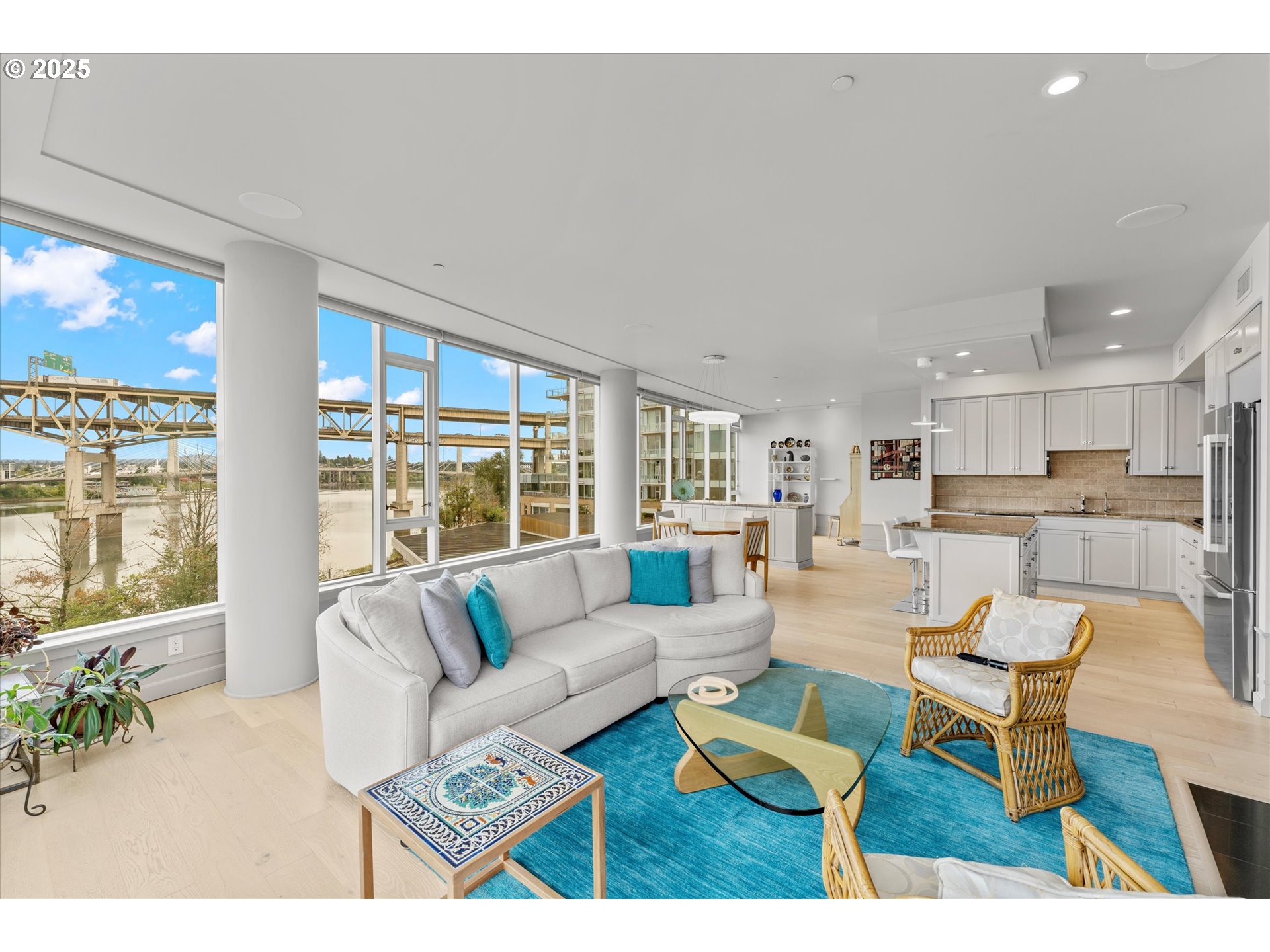 1900 S RIVER DR N402