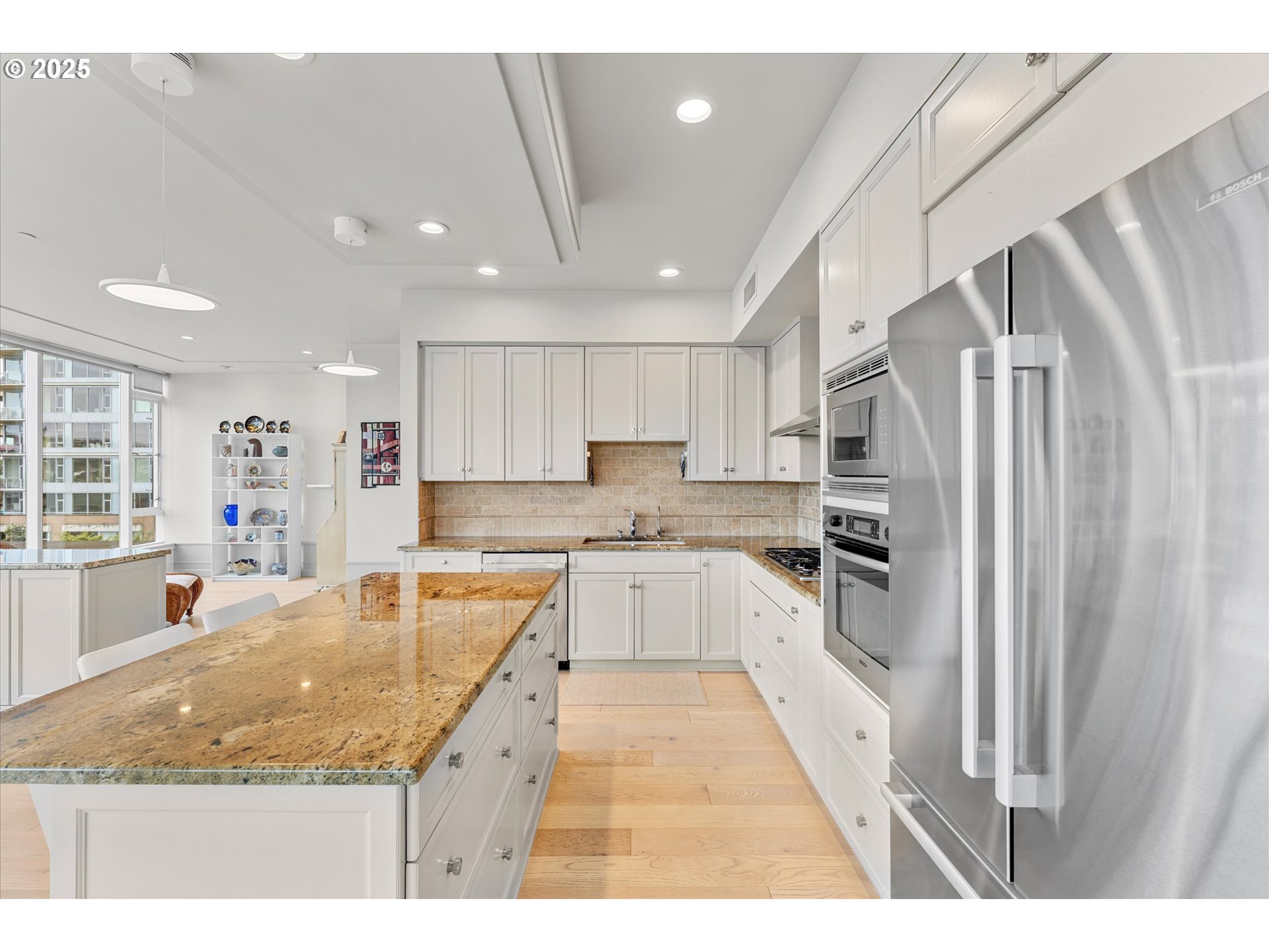 1900 S RIVER DR N402