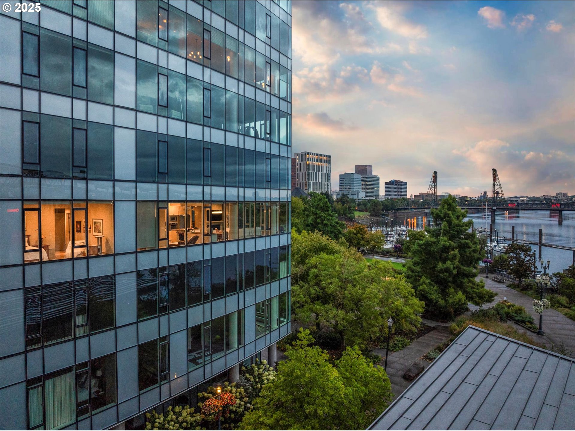 1900 S RIVER DR N402