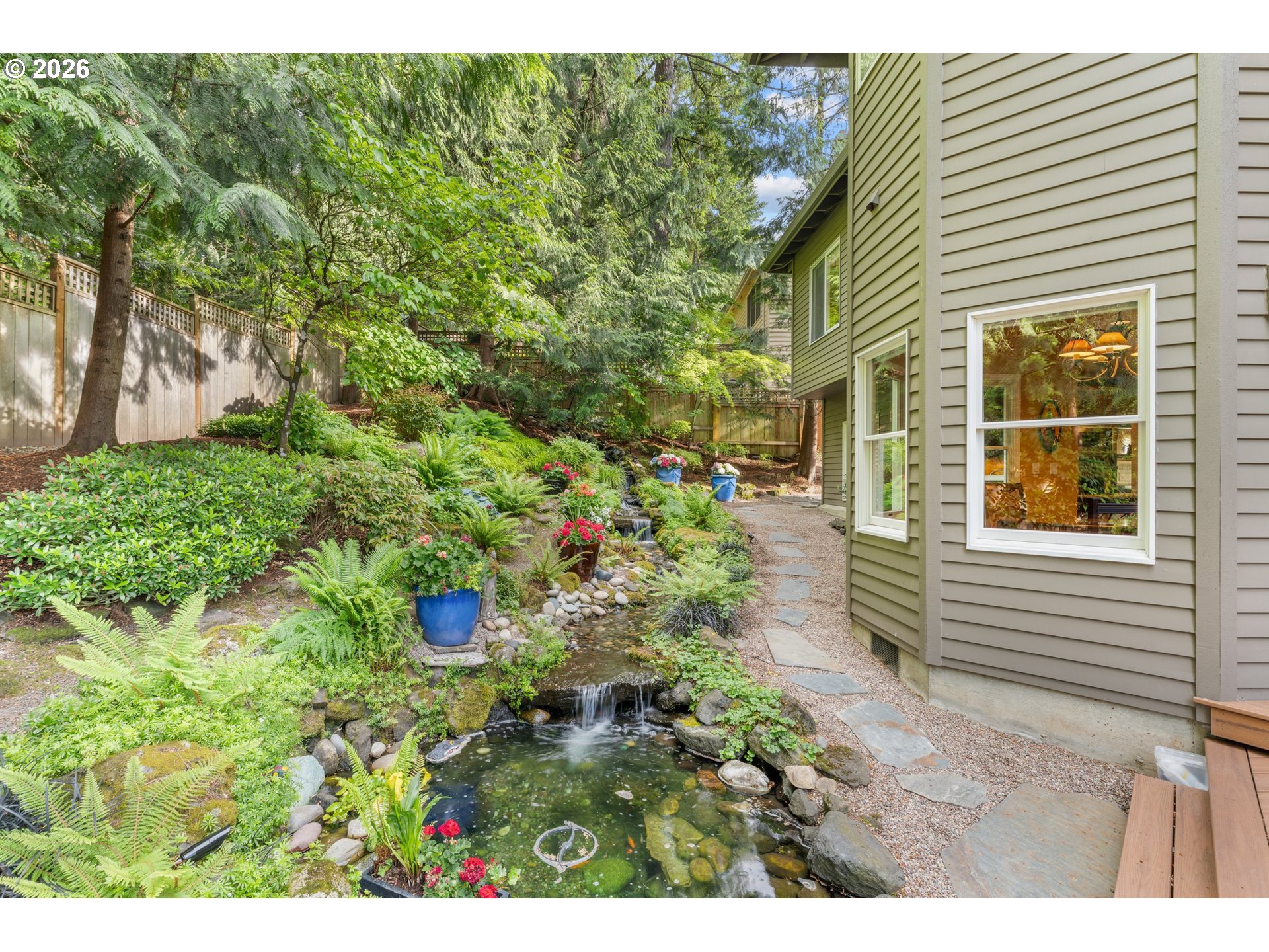 752 SW REGENCY TER