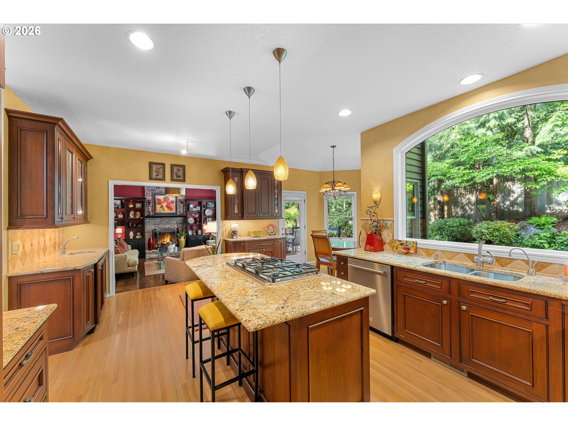 752 SW REGENCY TER