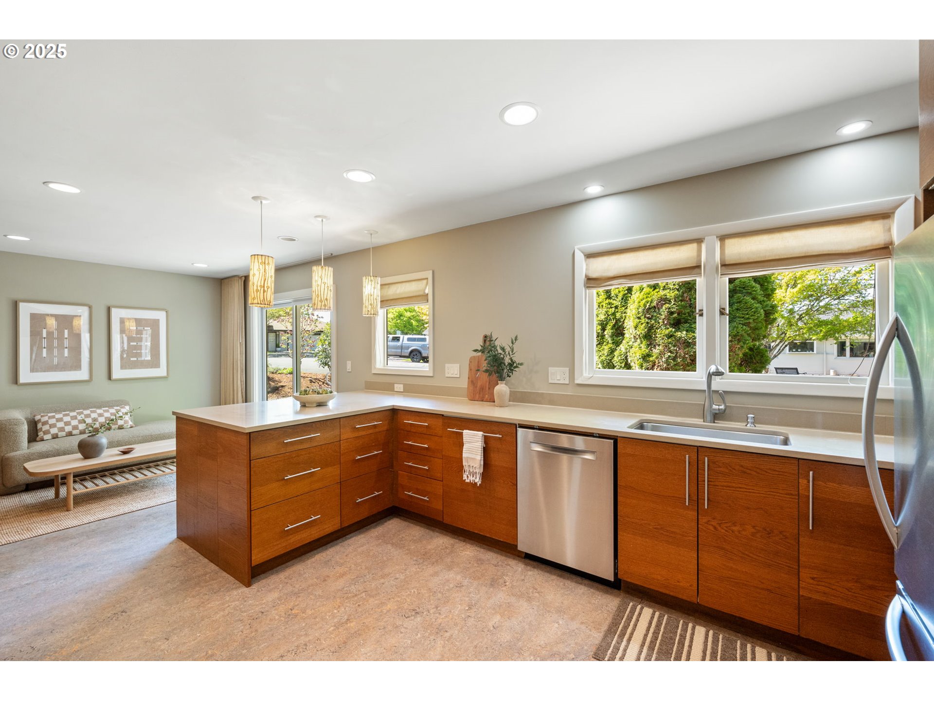 8375 SW CRESTWOOD LN