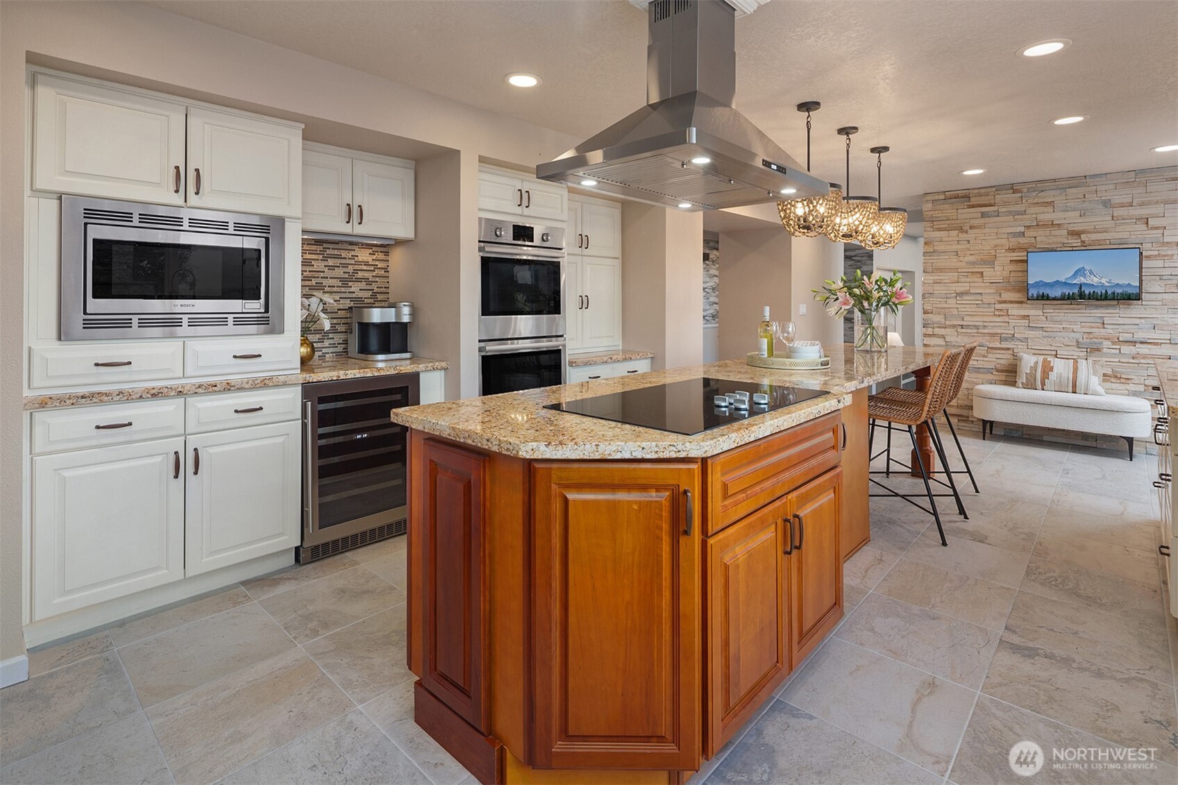 412 Hi Crest Drive