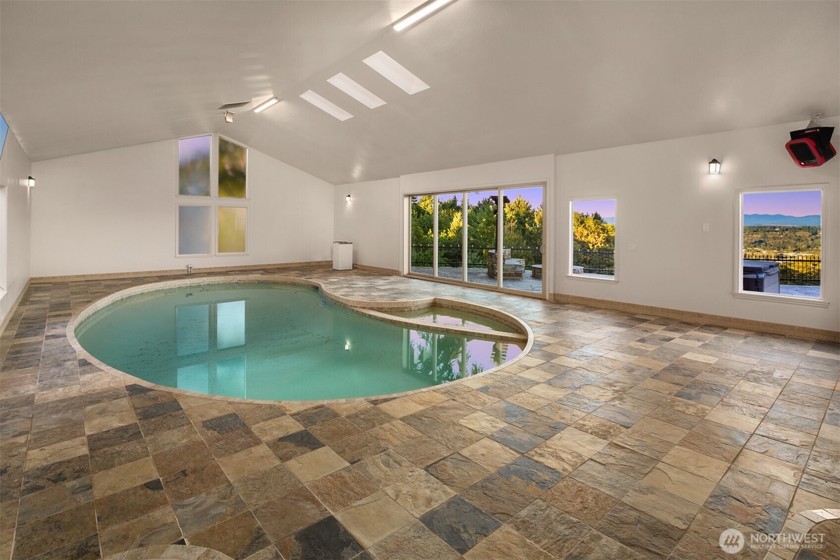 412 Hi Crest Drive