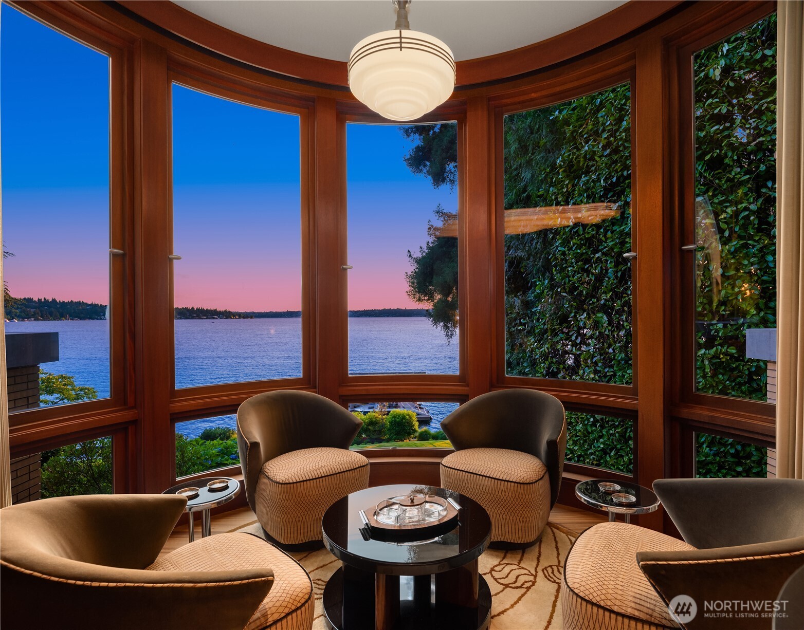 415 Shoreland Drive SE