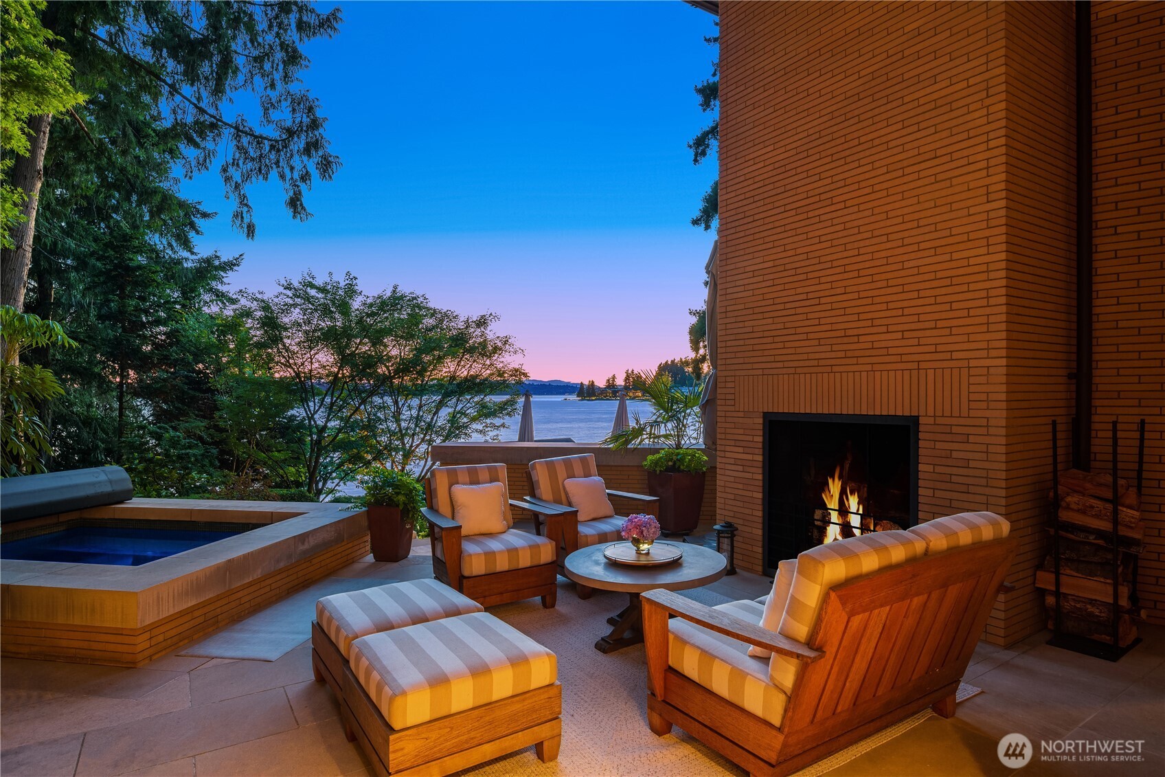 415 Shoreland Drive SE