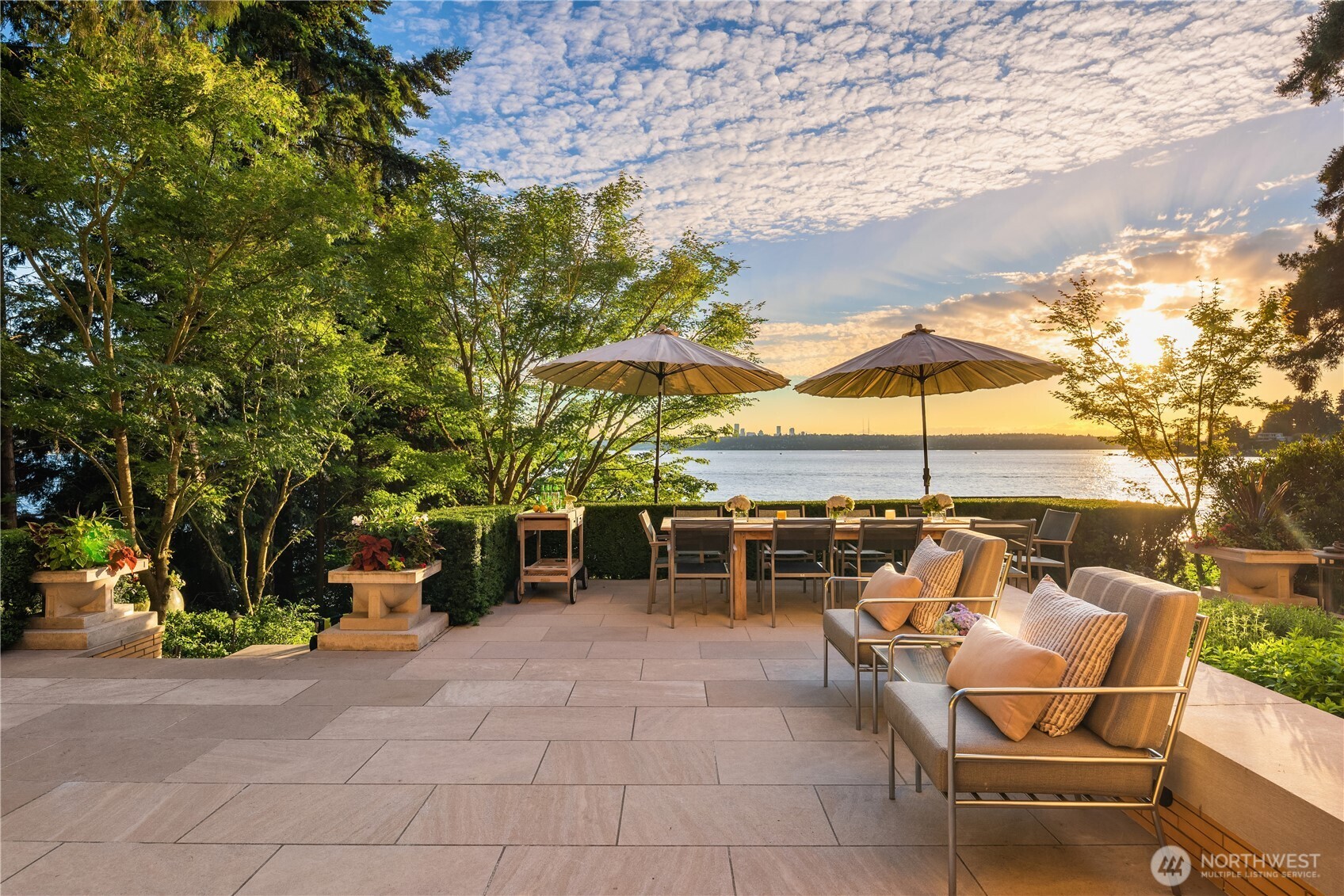 415 Shoreland Drive SE