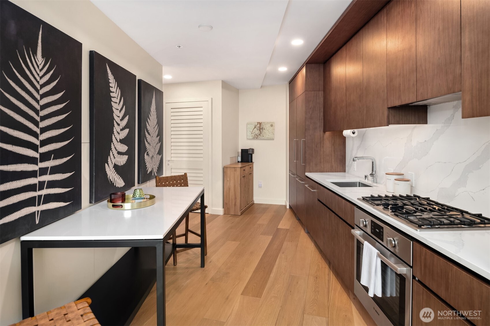 121 Stewart Street Unit: 1602