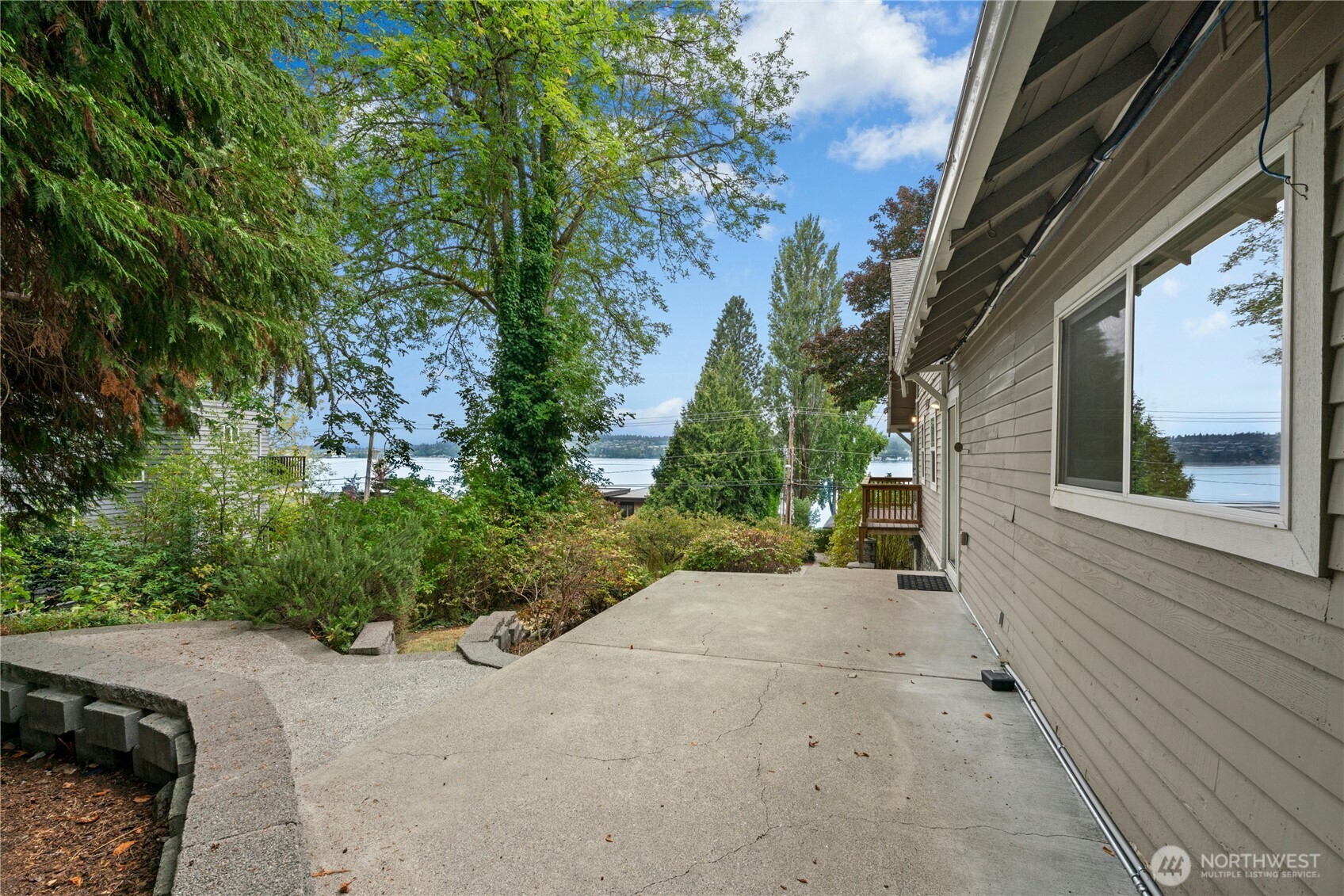 12506 Holmes Point Drive NE