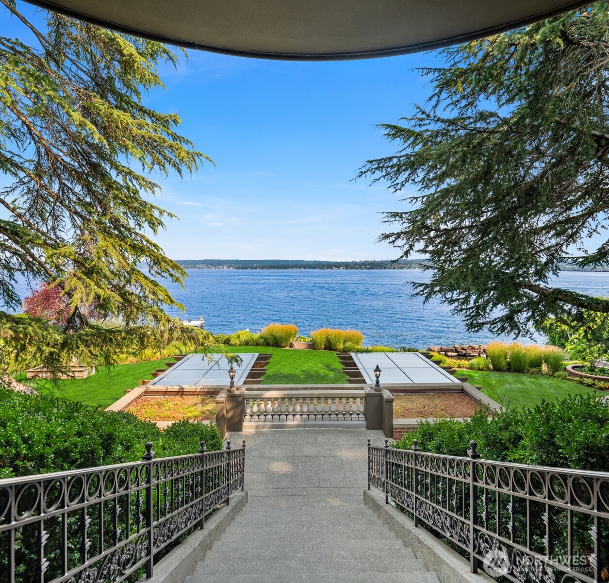 3038 E Laurelhurst Drive NE