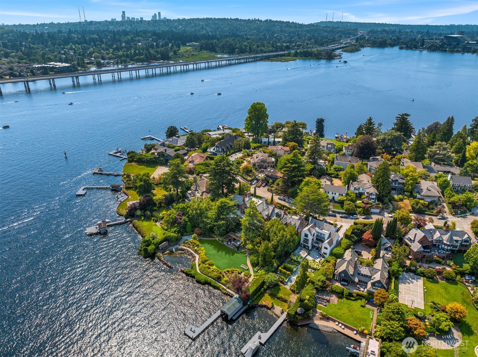 3038 E Laurelhurst Drive NE