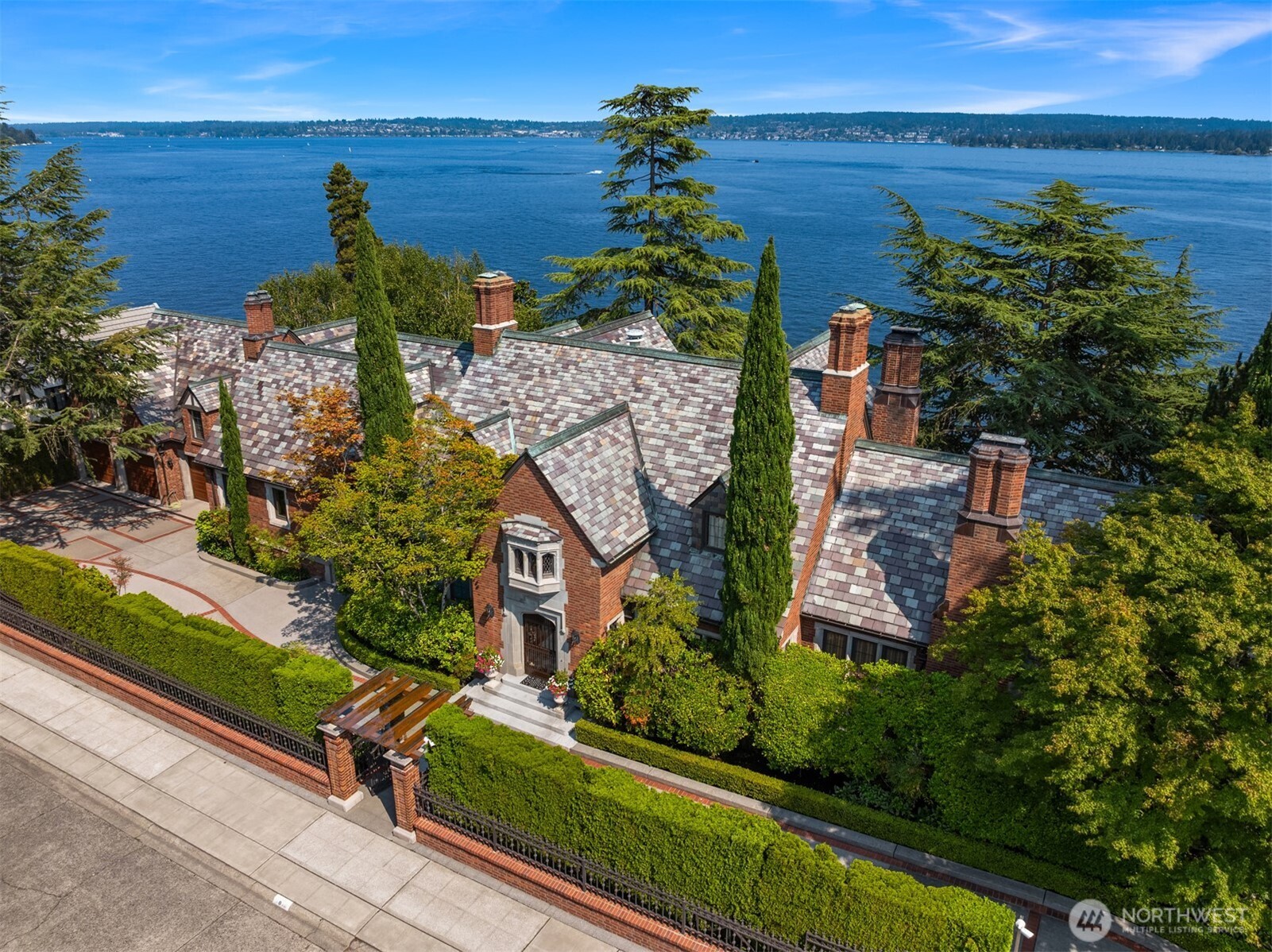 3038 E Laurelhurst Drive NE