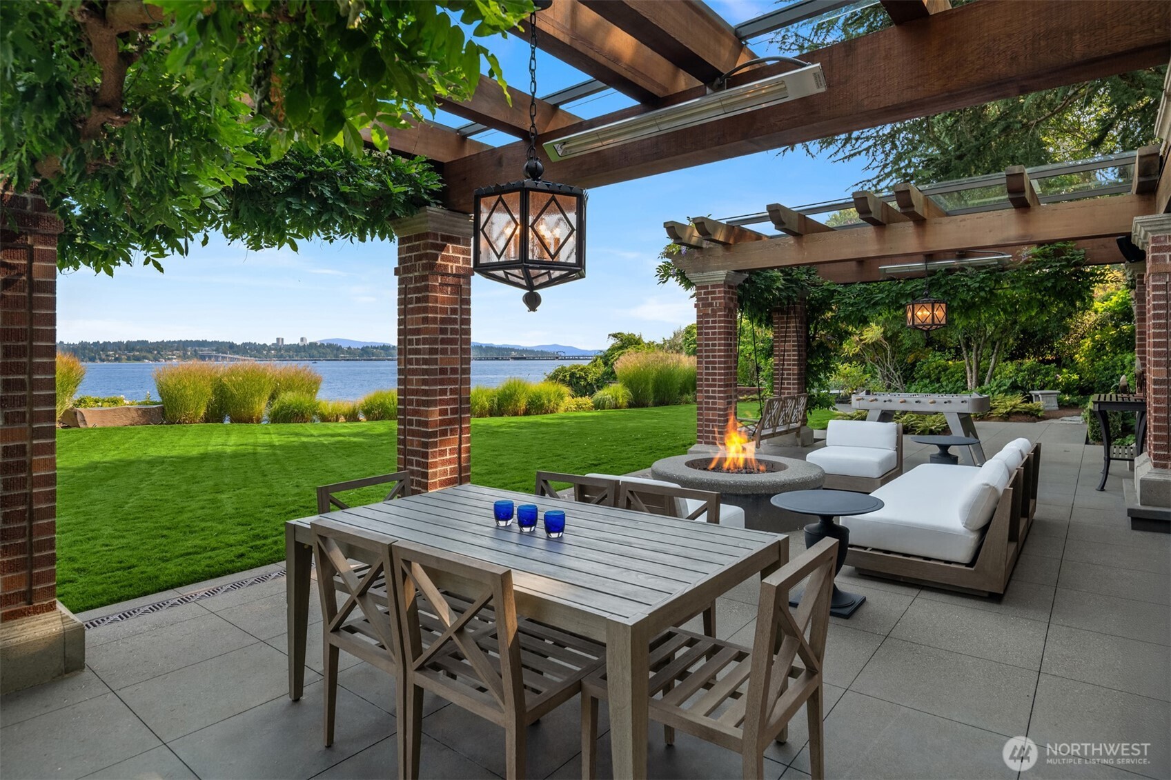 3038 E Laurelhurst Drive NE