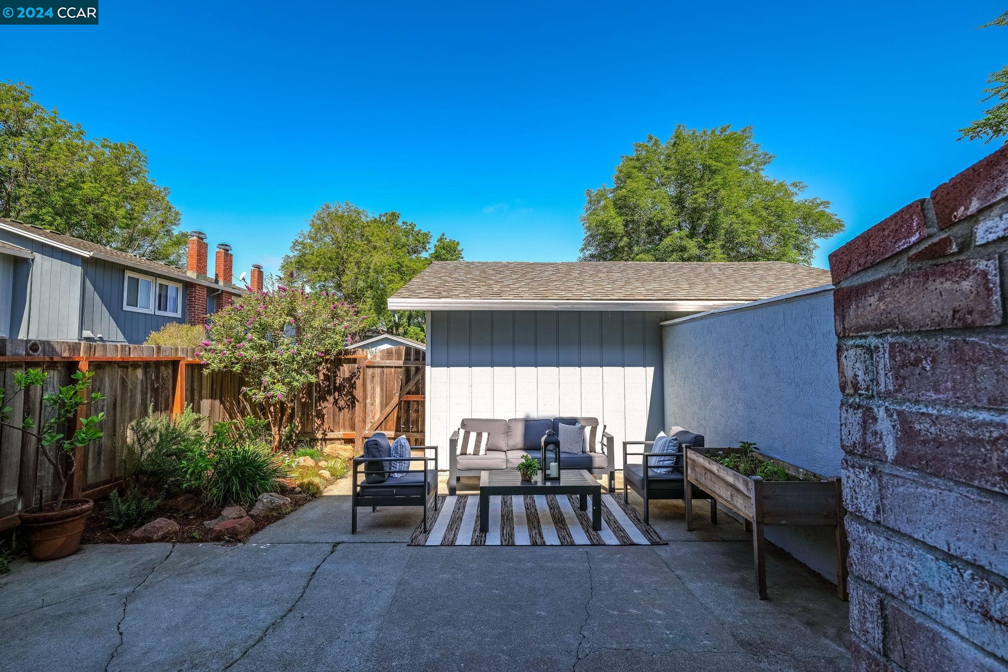 1451 Saint James Pkwy