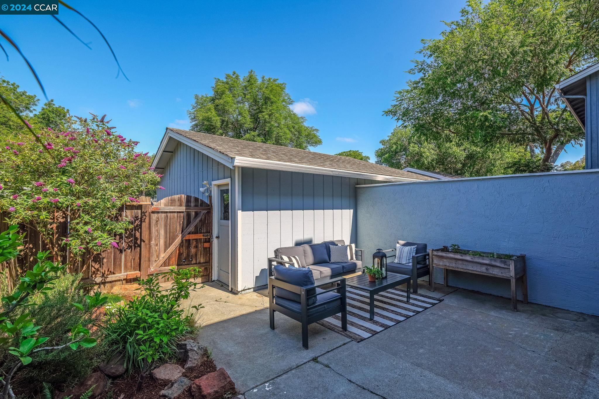 1451 Saint James Pkwy