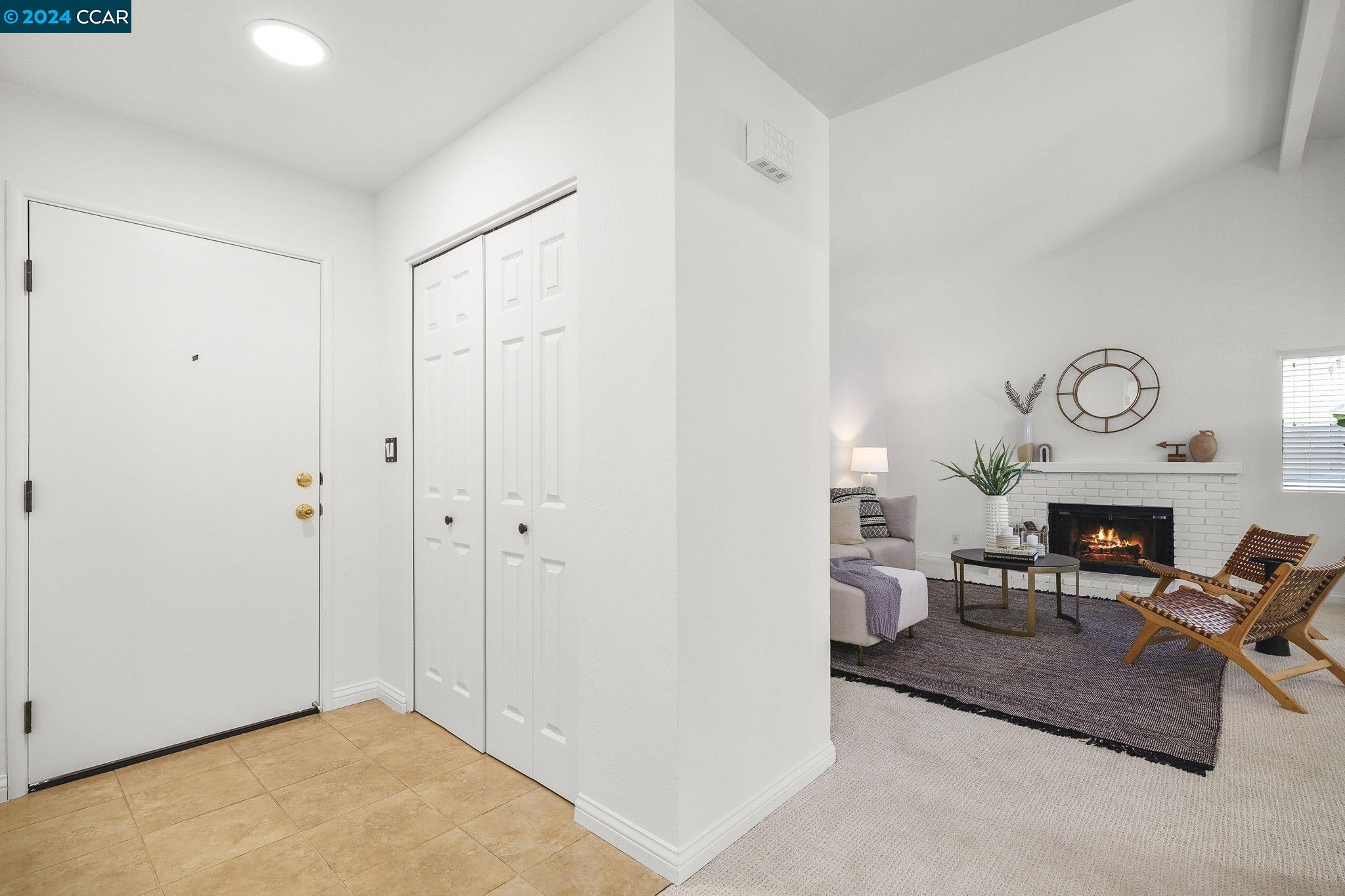 1060 Maywood Ln