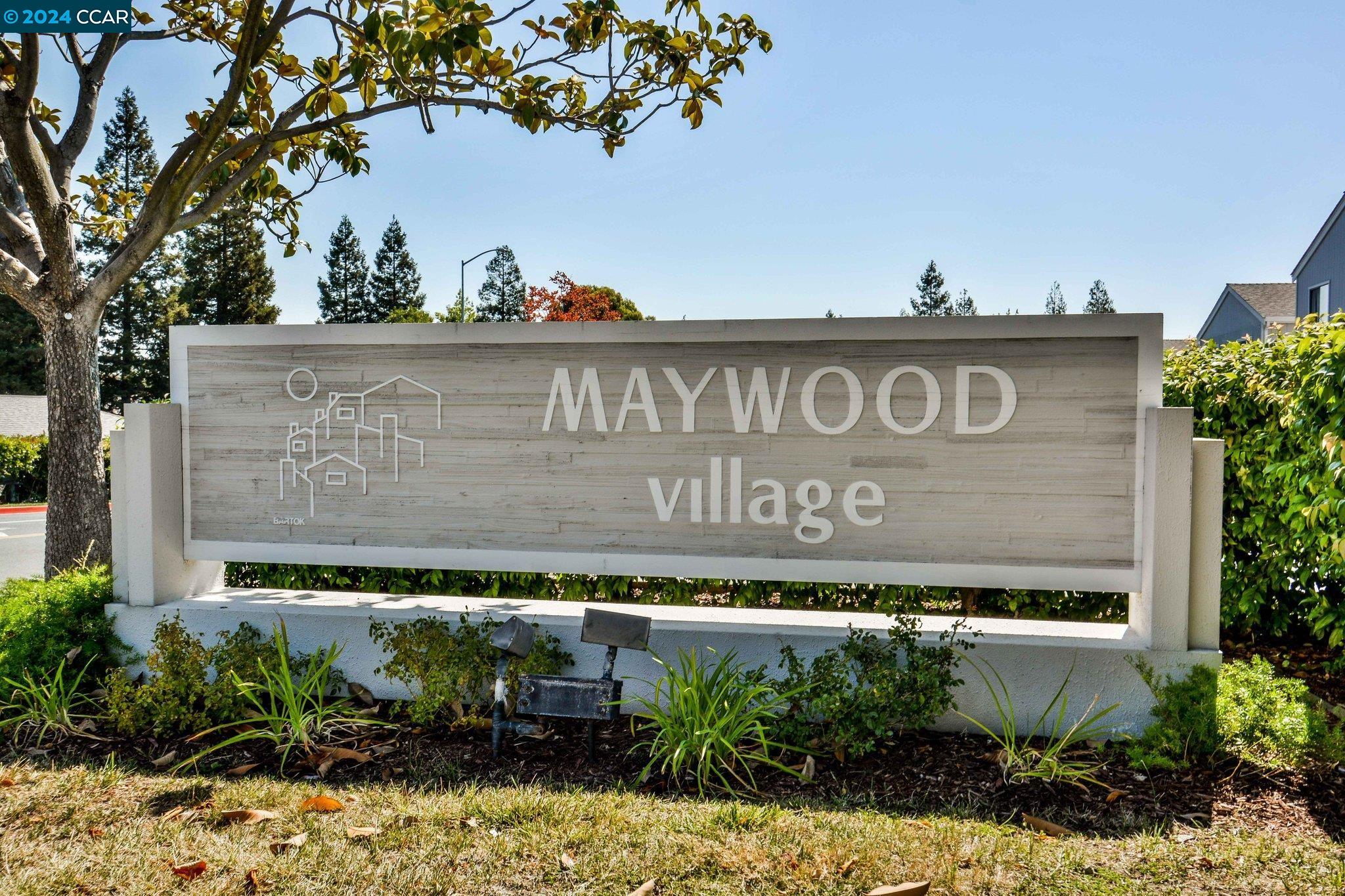1060 Maywood Ln