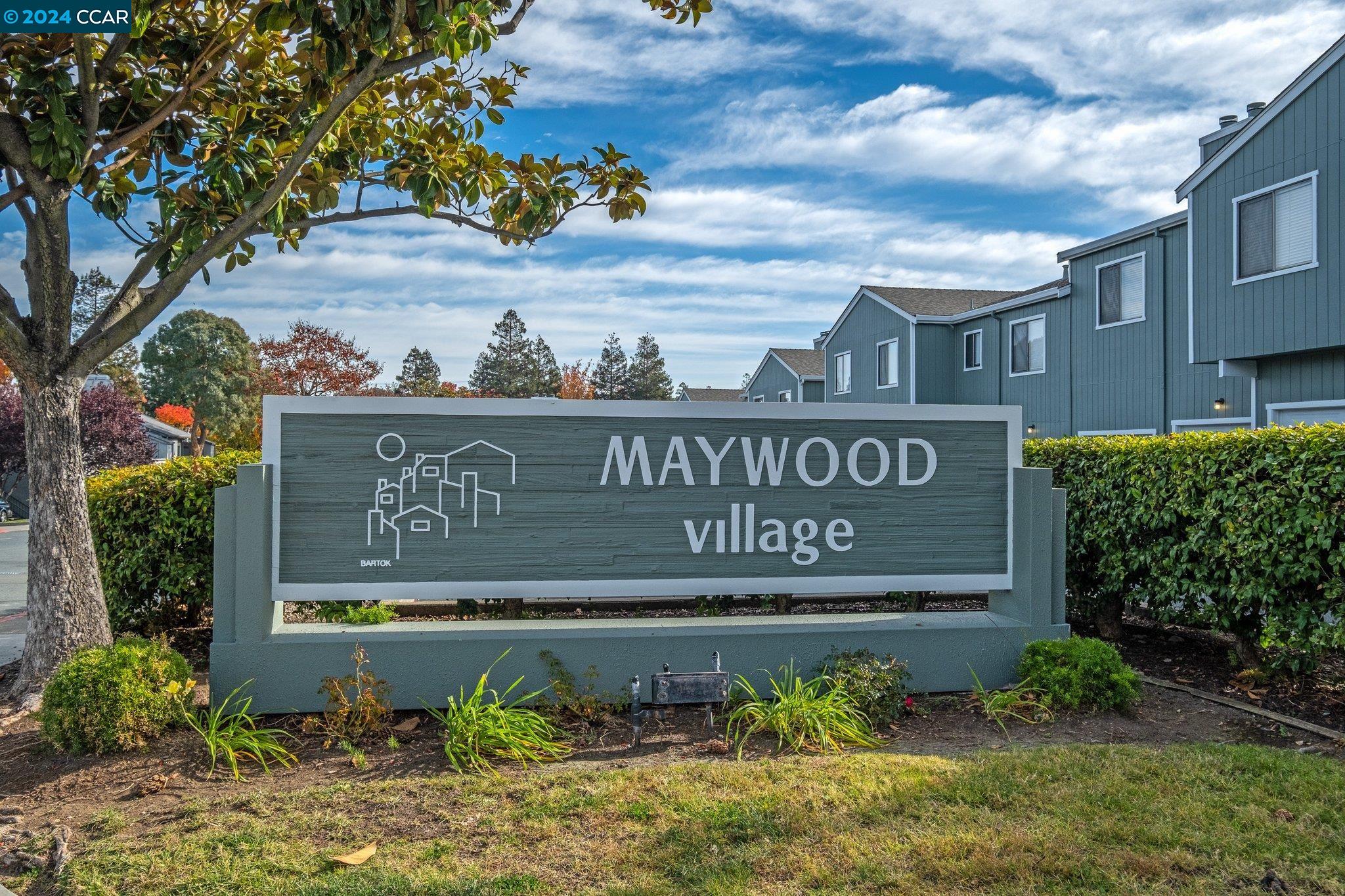 1060 Maywood Ln