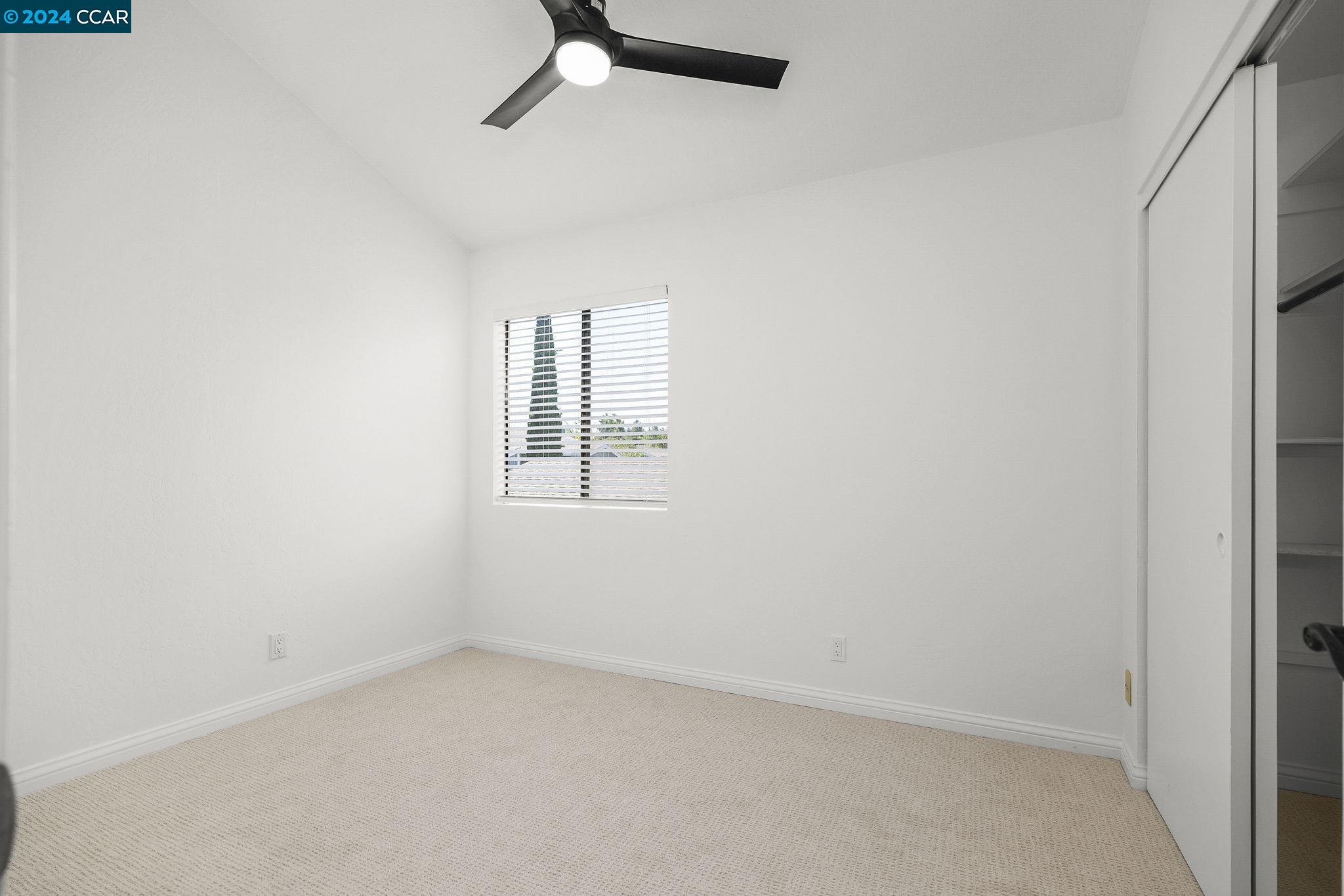 1060 Maywood Ln