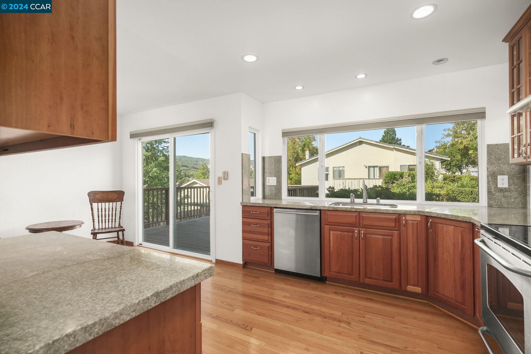 6512 Manhatten Ct