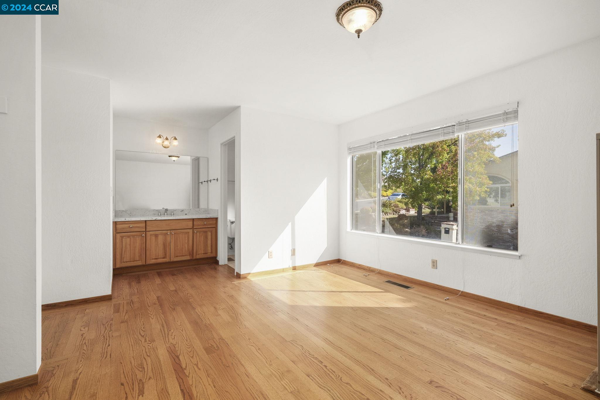 6512 Manhatten Ct