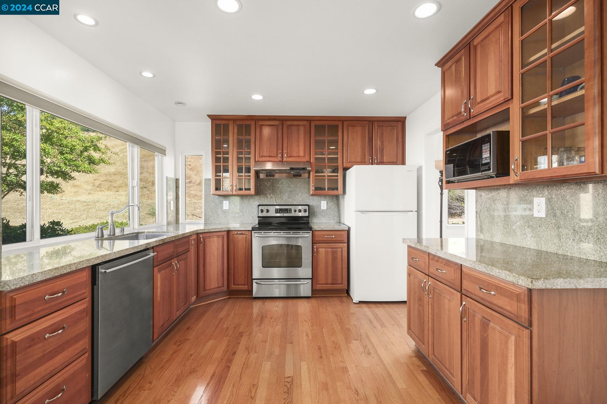 6512 Manhatten Ct