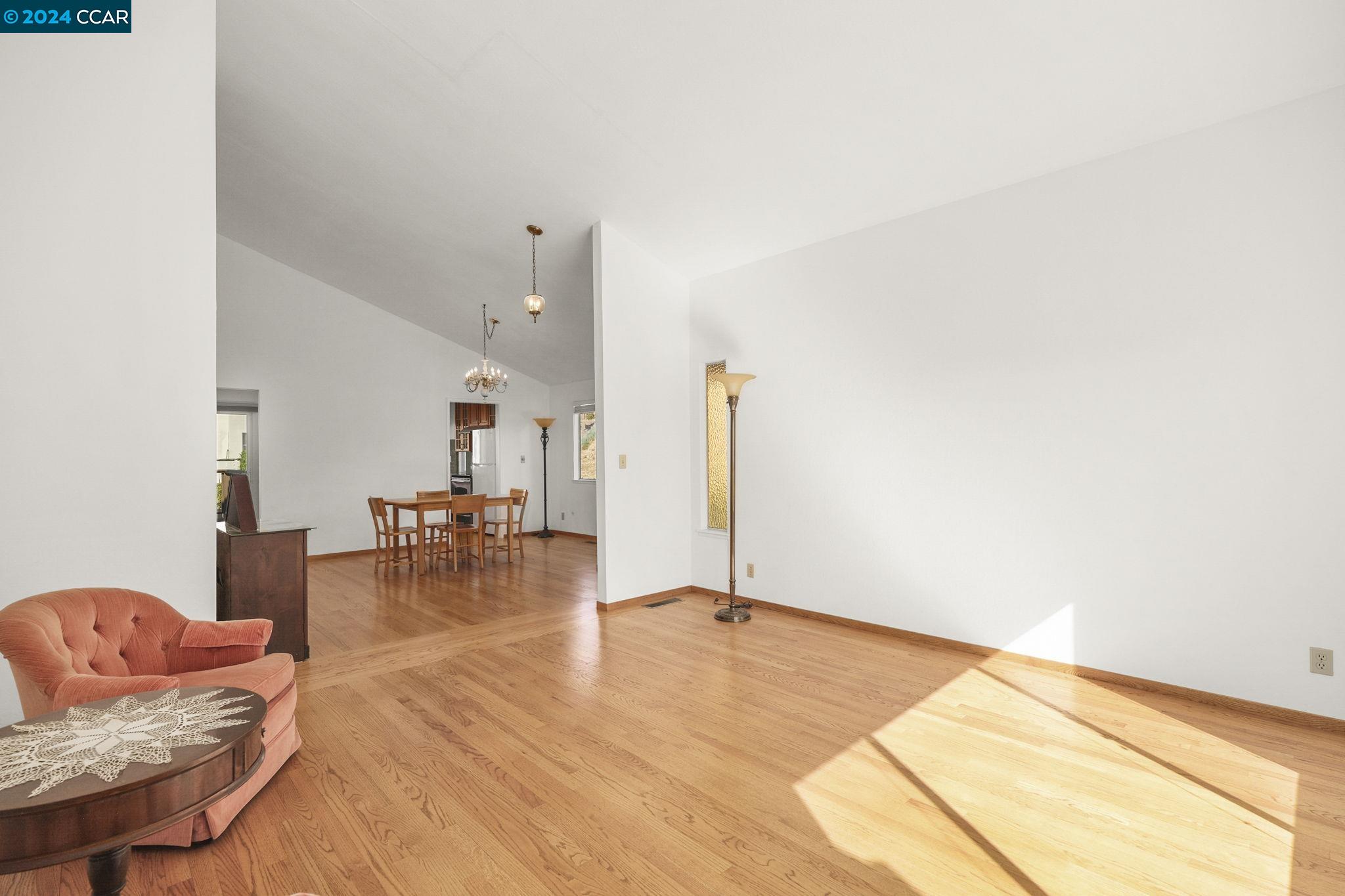 6512 Manhatten Ct