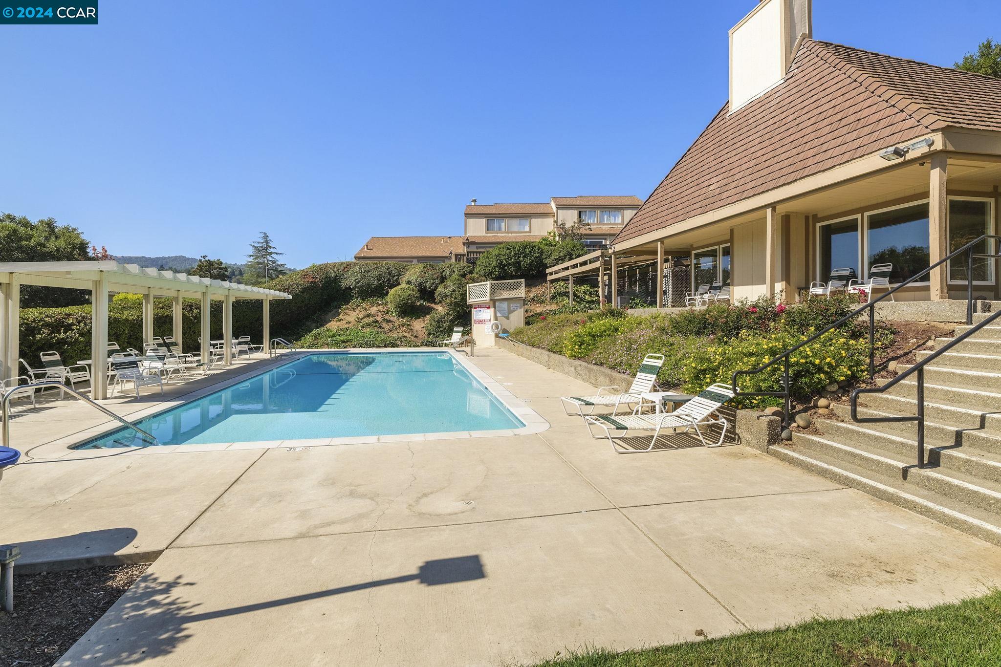 6512 Manhatten Ct
