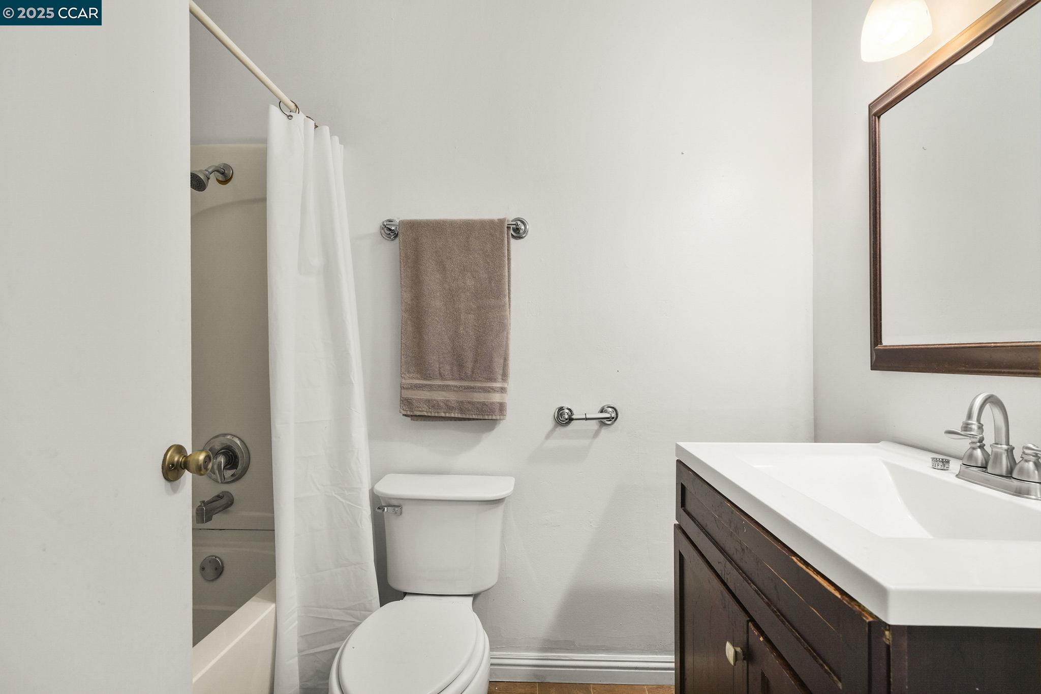 4081 Clayton Rd # 202