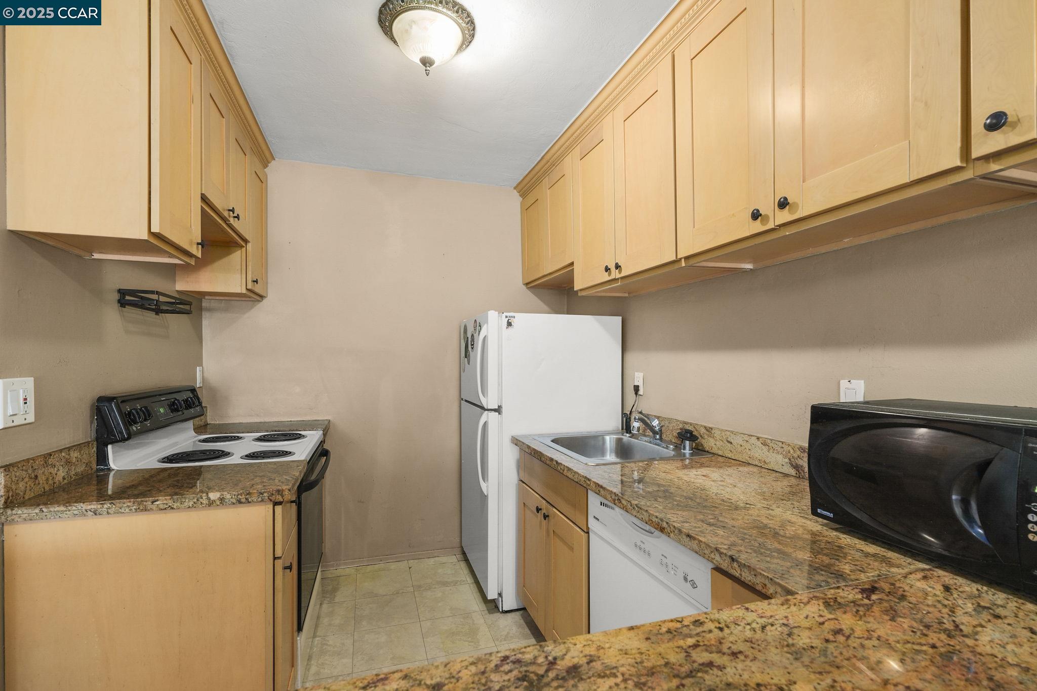 4081 Clayton Rd # 202