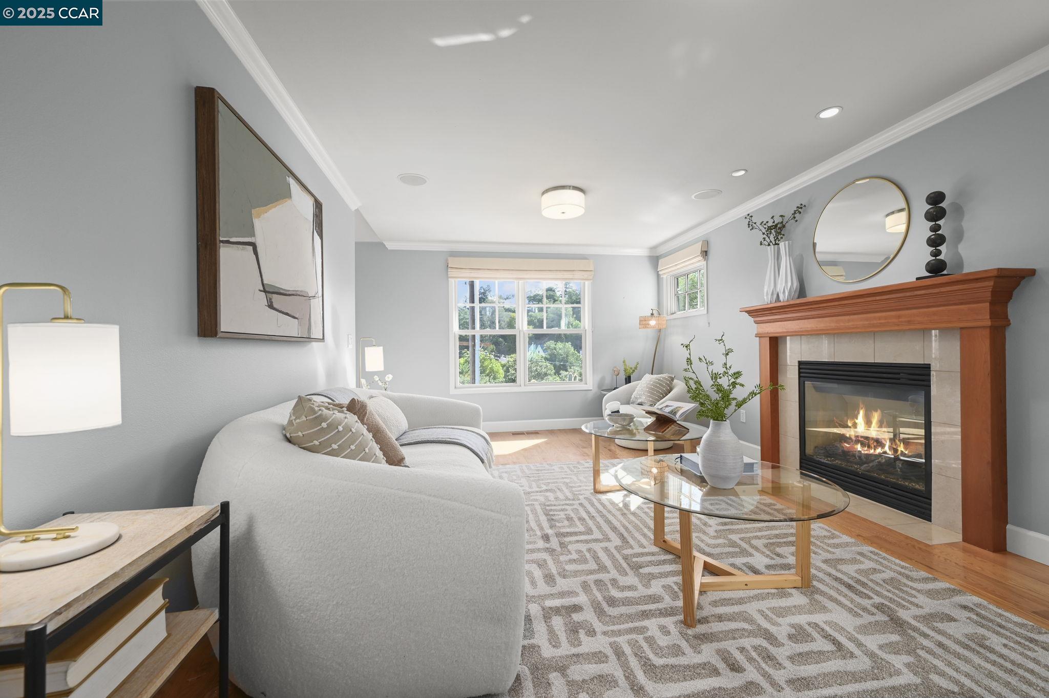 1042 W Arlington Way