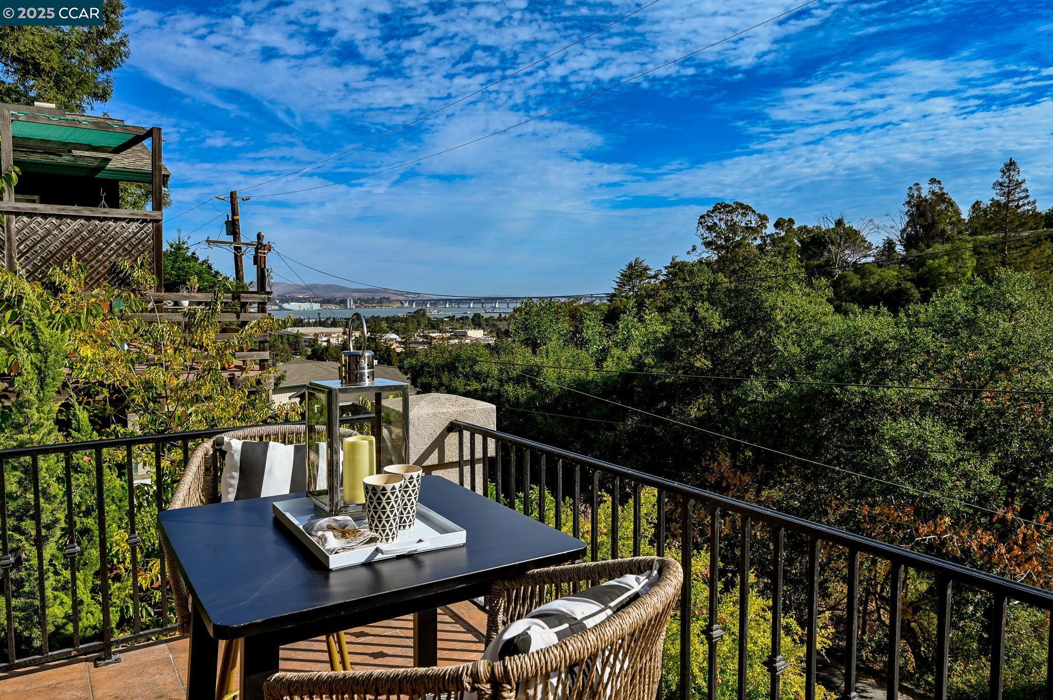 1042 W Arlington Way