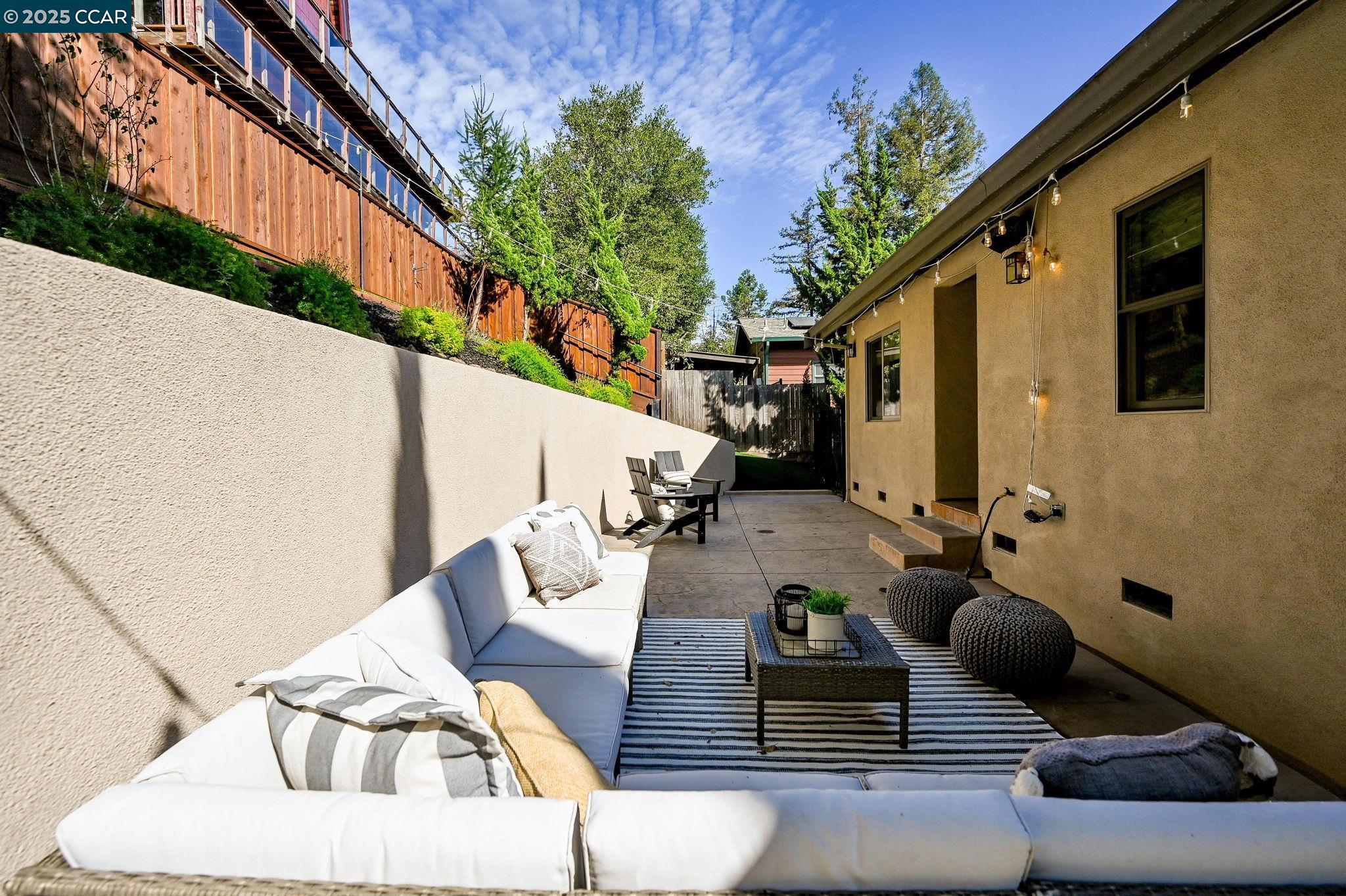 1042 W Arlington Way