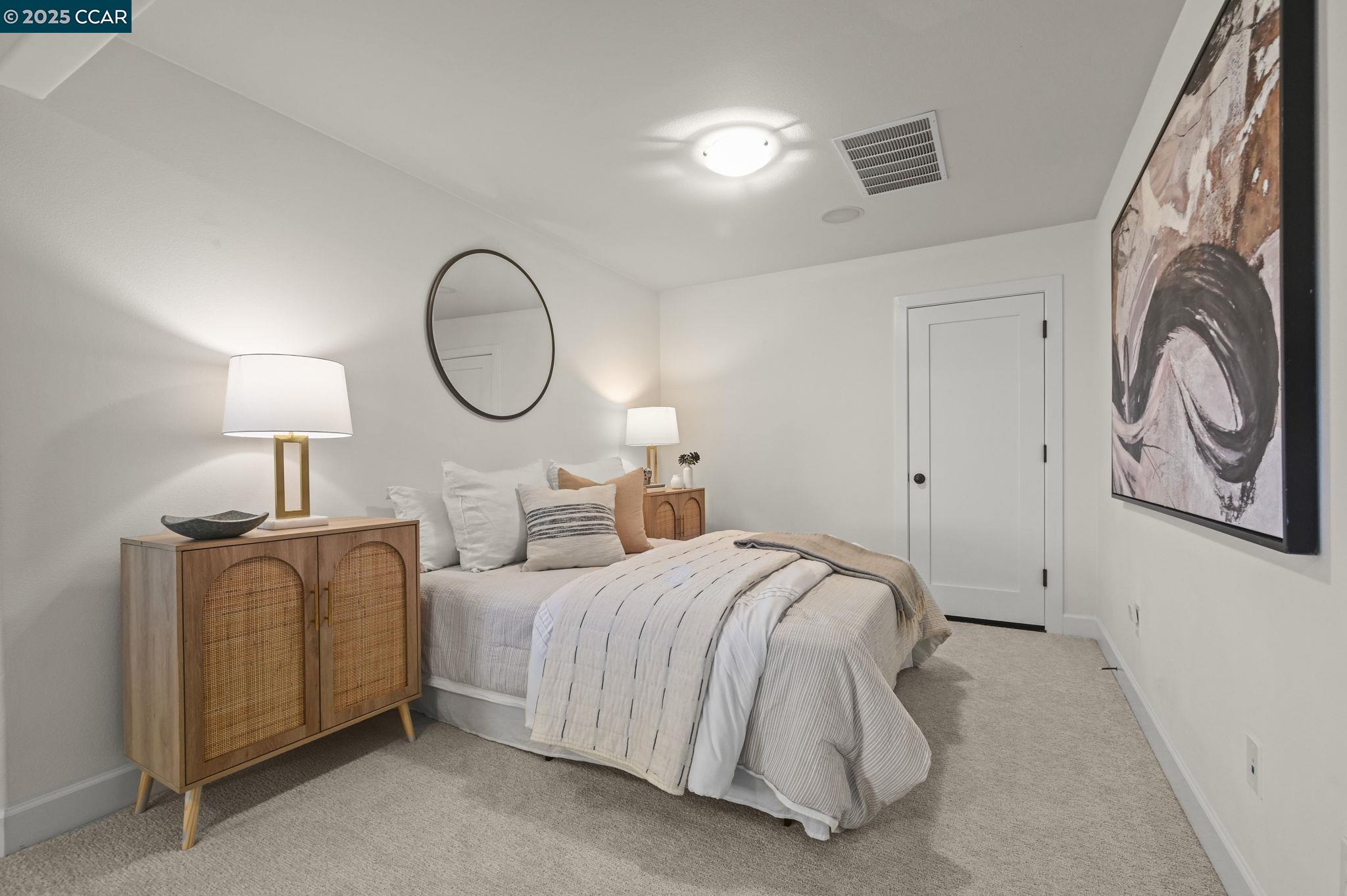 1042 W Arlington Way