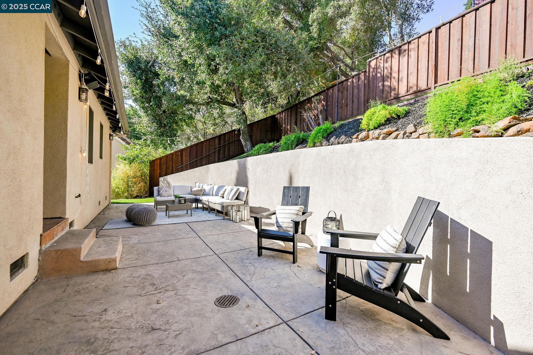 1042 W Arlington Way