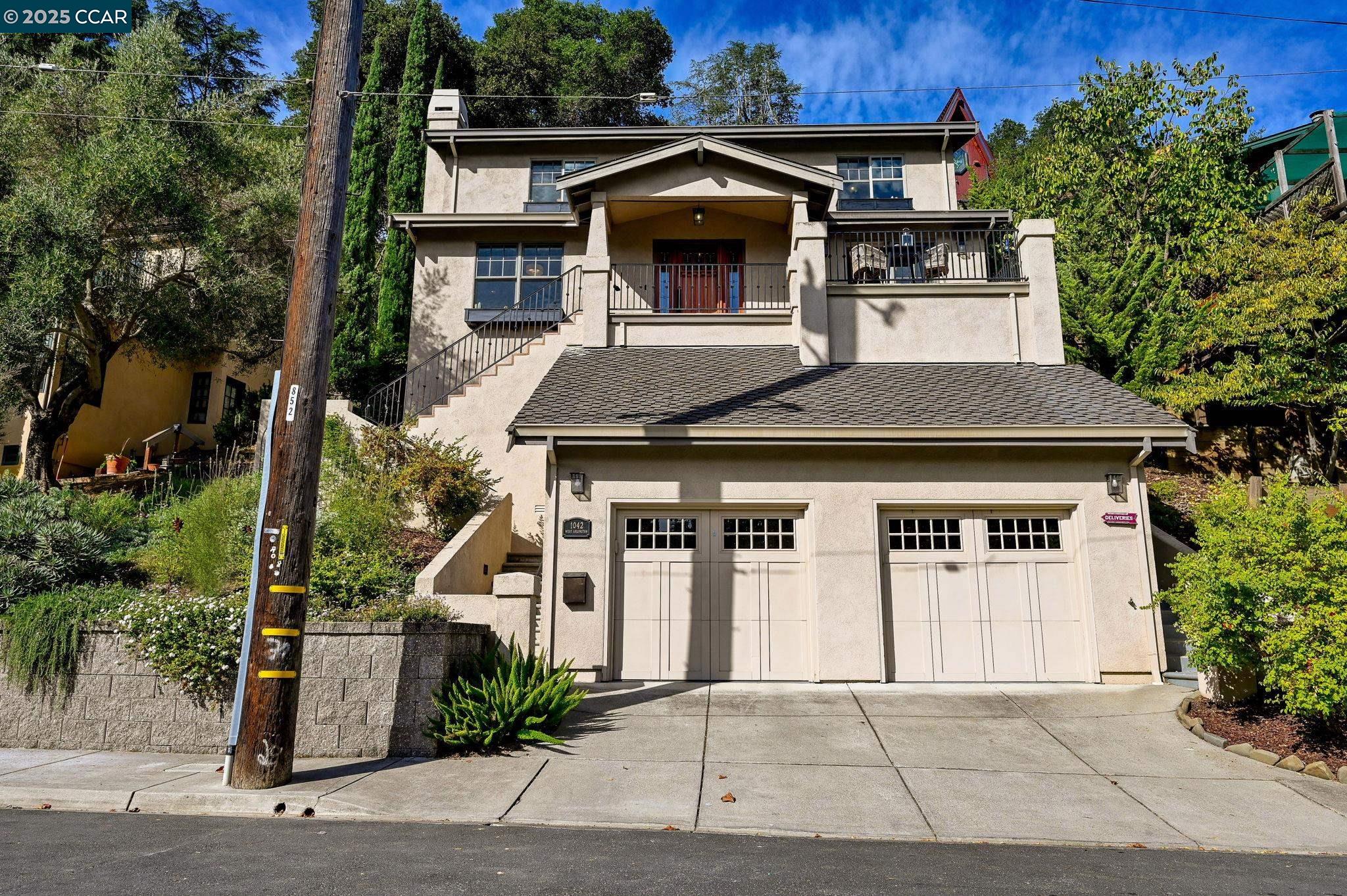 1042 W Arlington Way