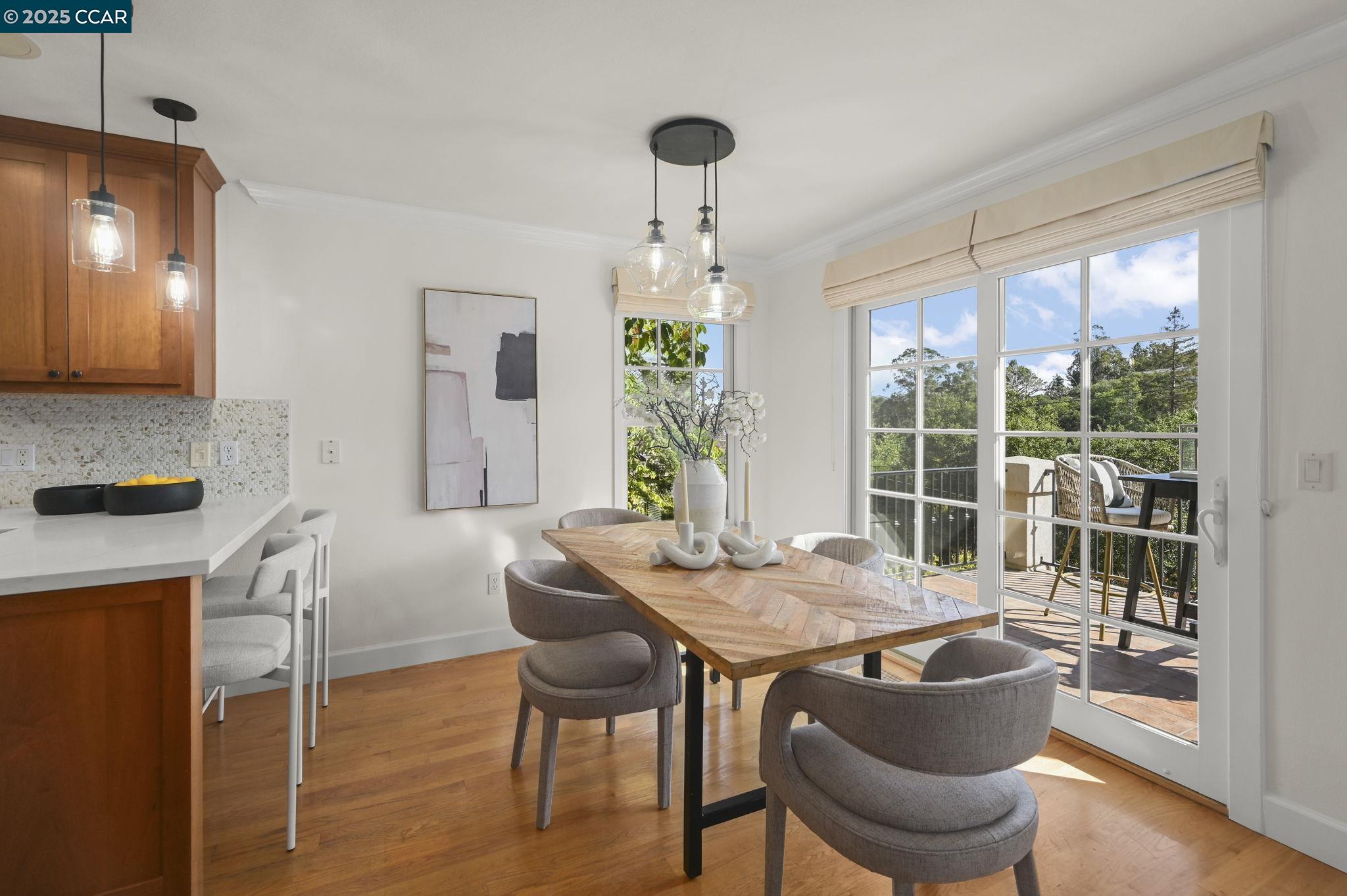 1042 W Arlington Way