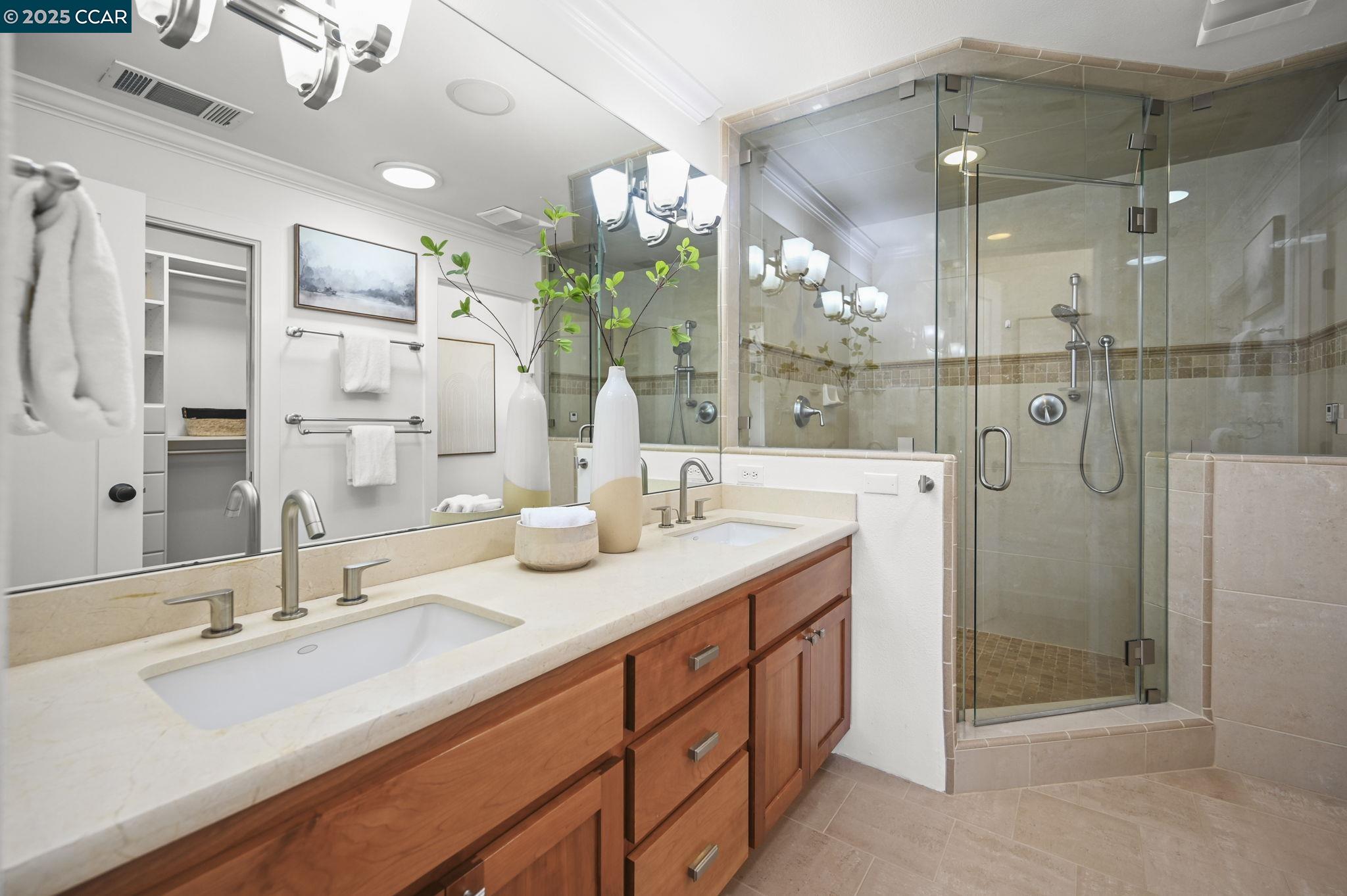 1042 W Arlington Way