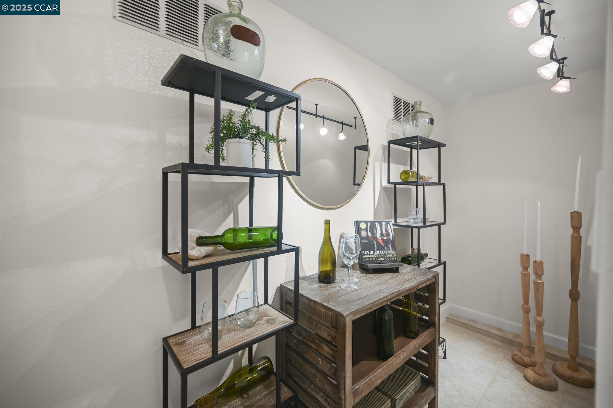 1042 W Arlington Way