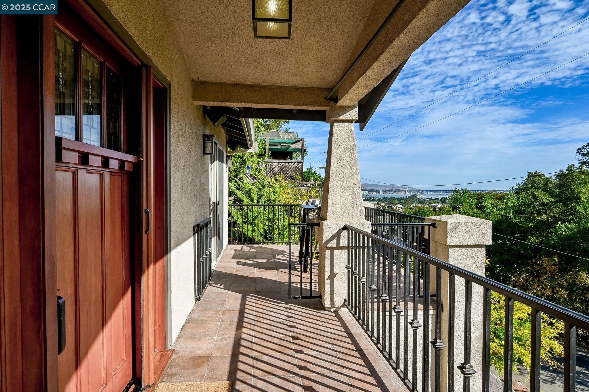 1042 W Arlington Way