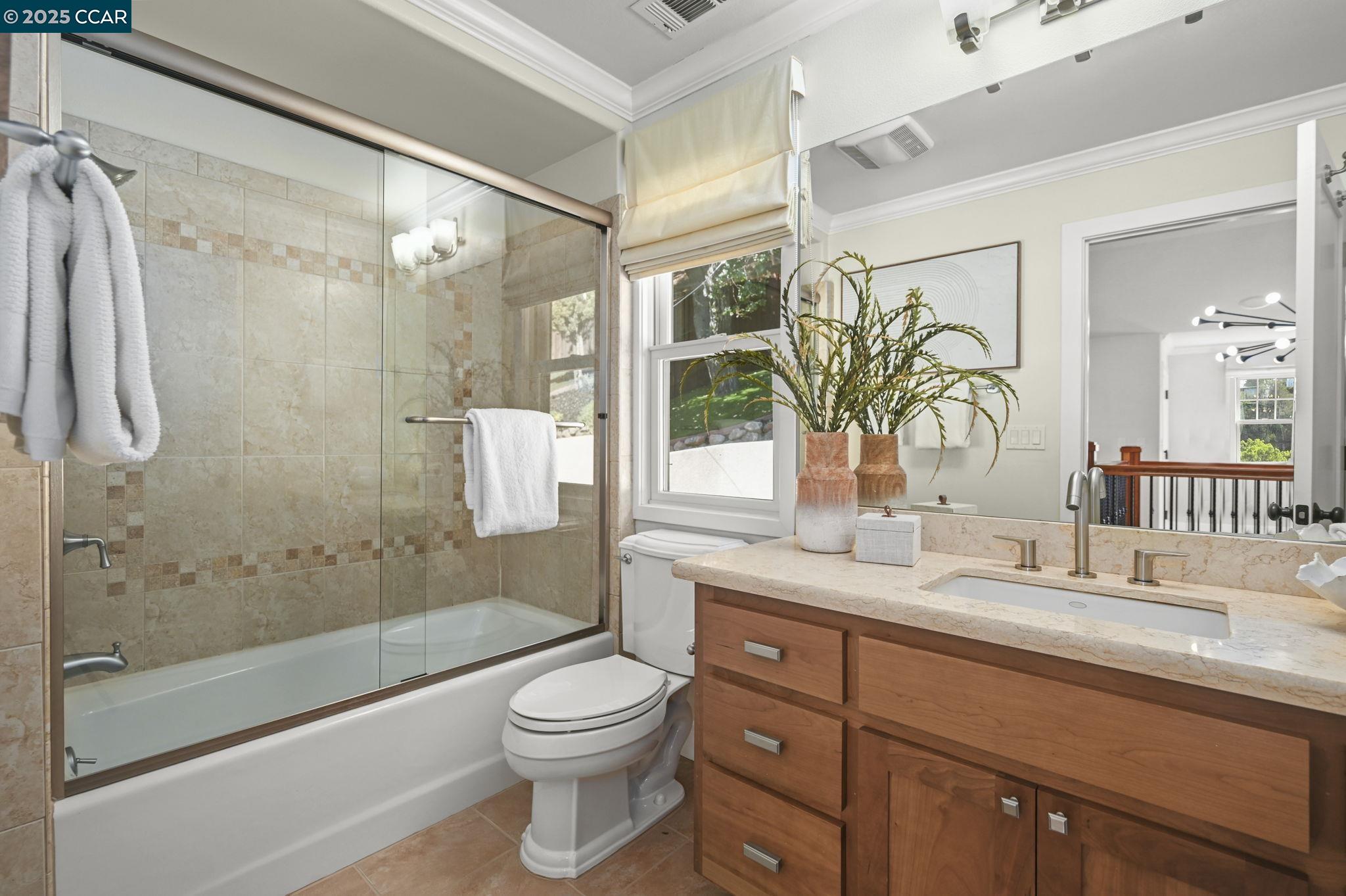 1042 W Arlington Way