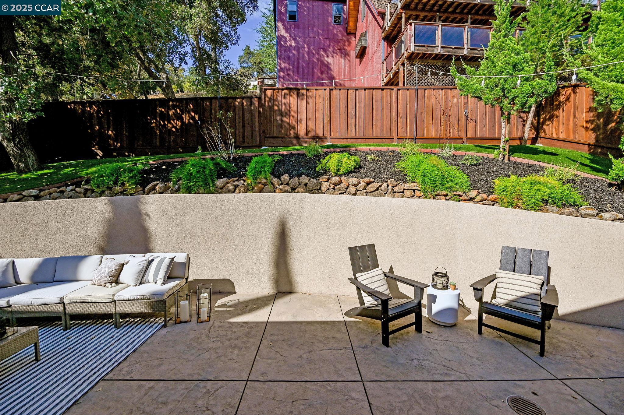 1042 W Arlington Way